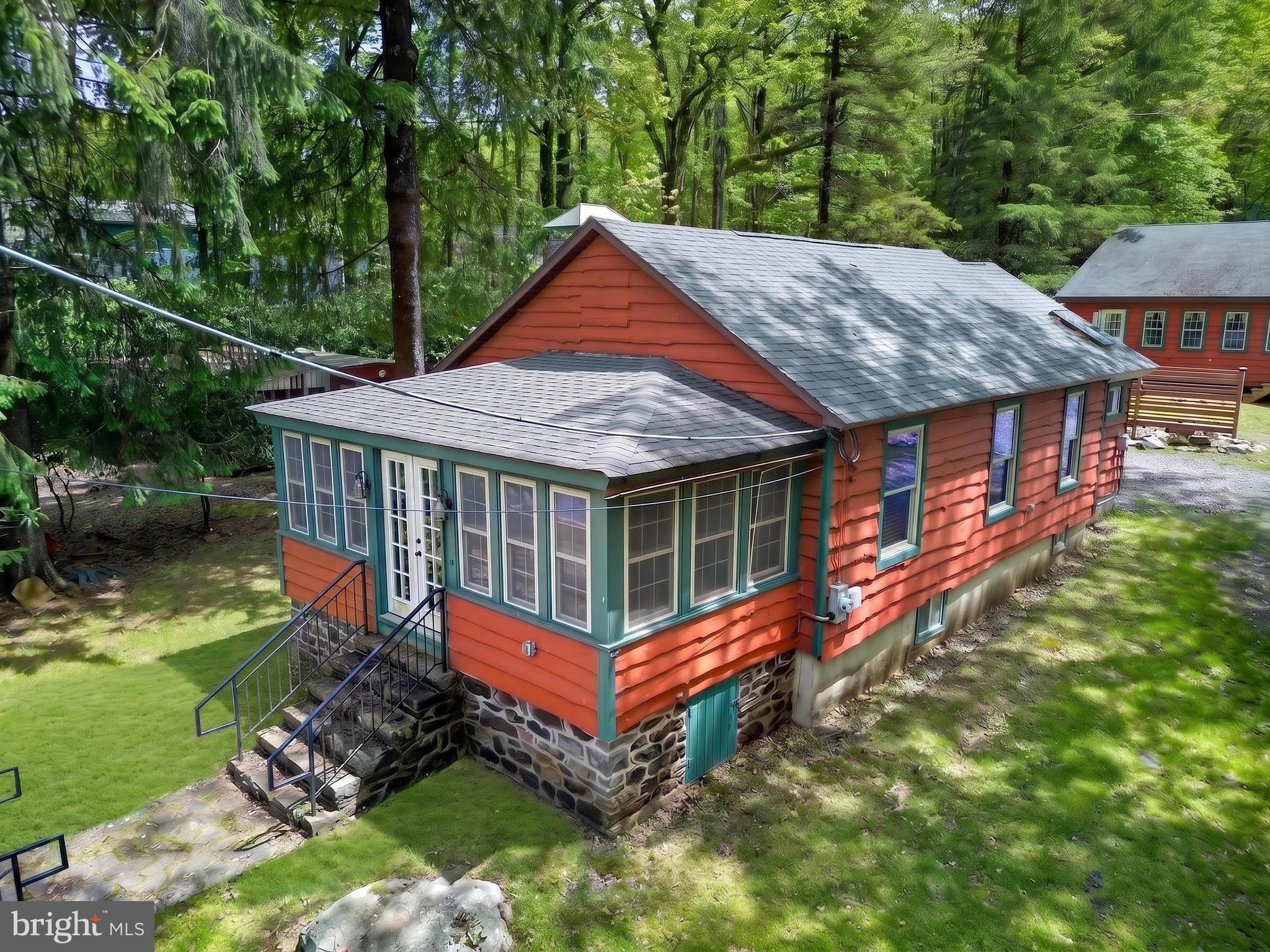 121 S LAKE DRIVE