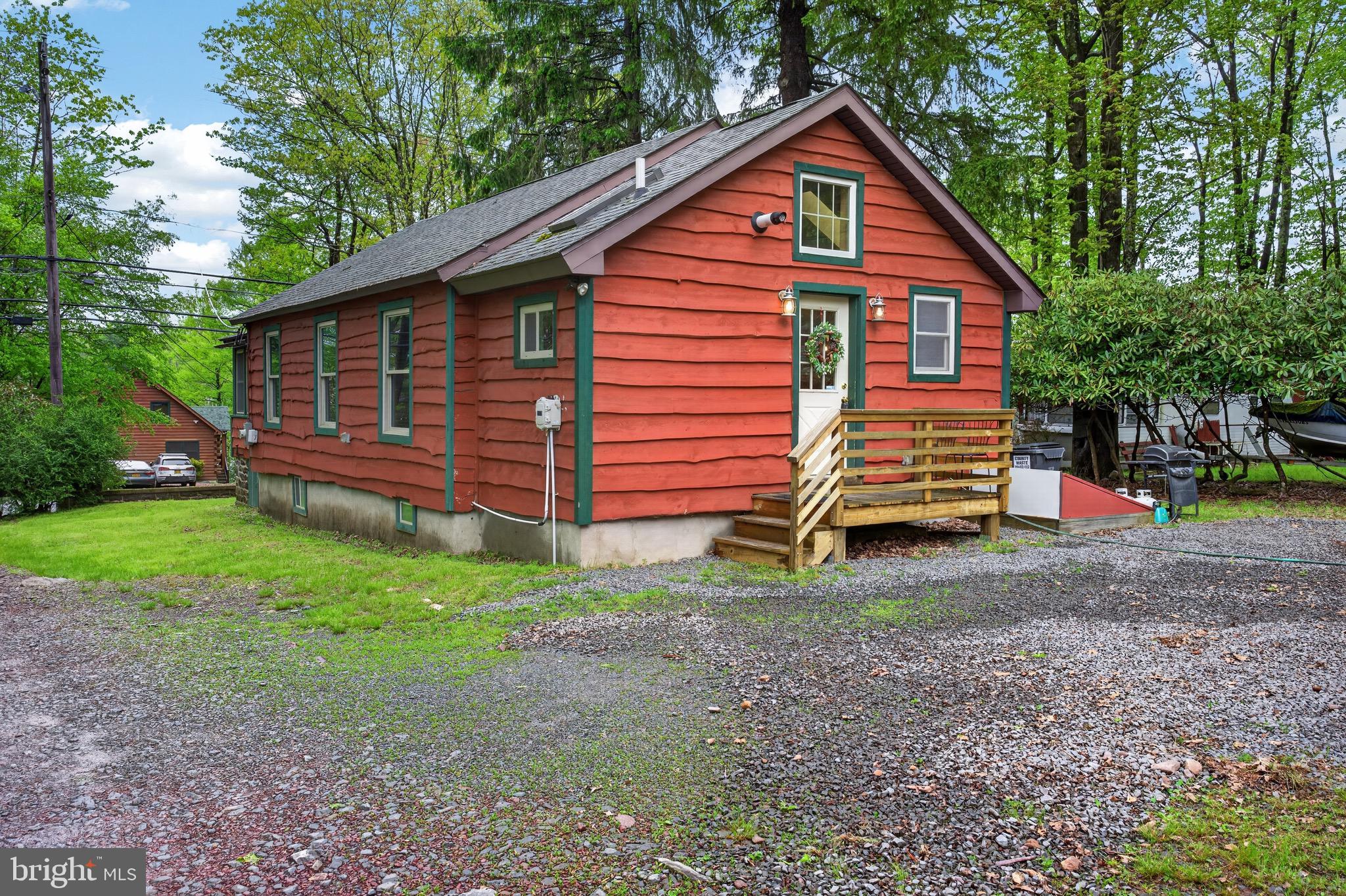 121 S LAKE DRIVE
