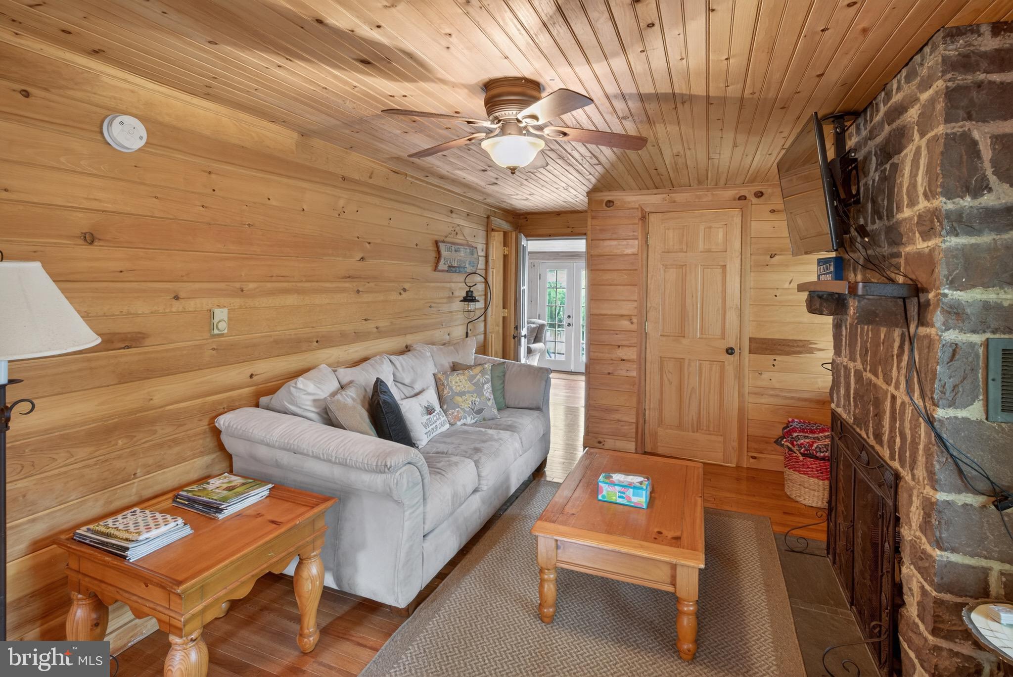 121 S LAKE DRIVE