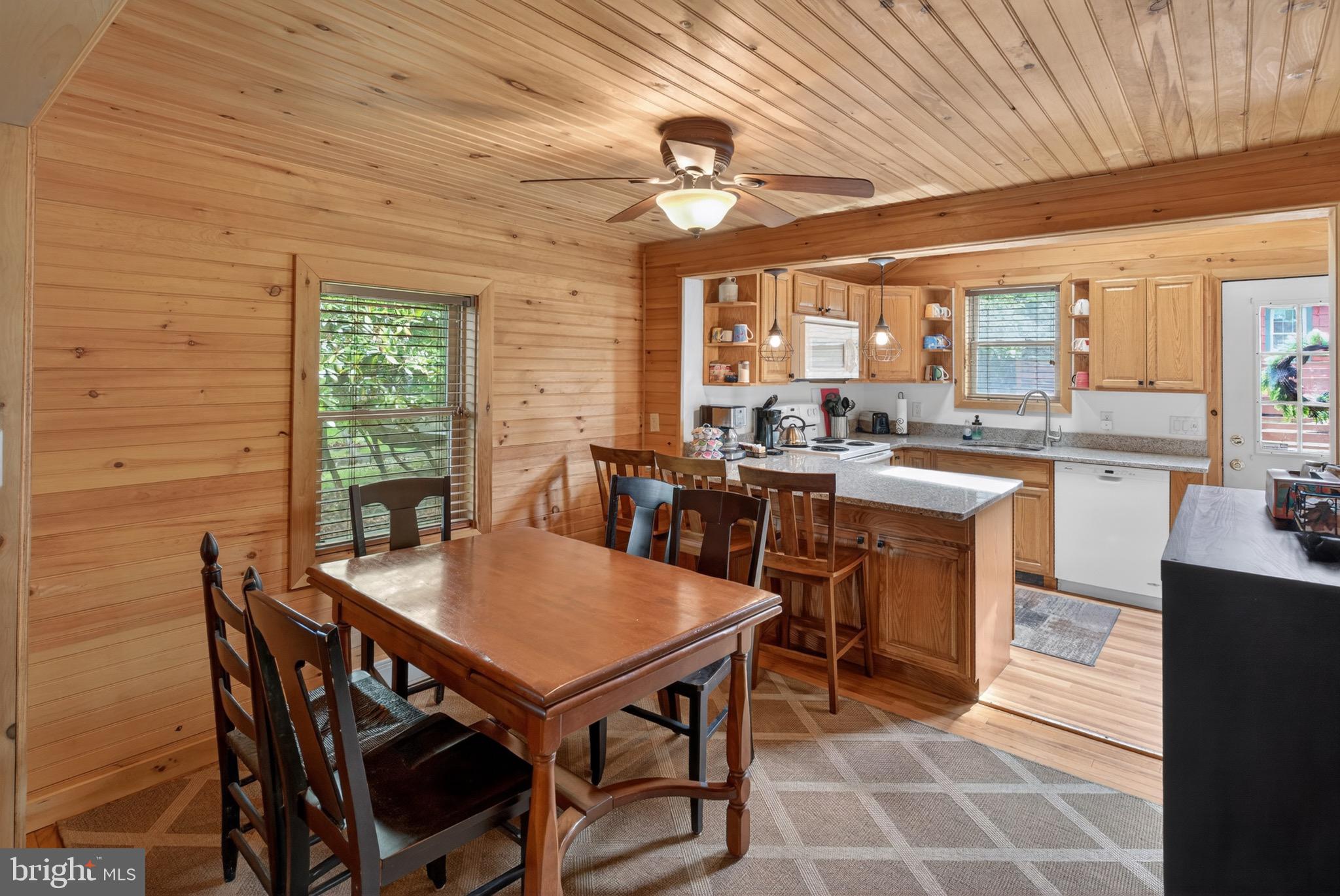 121 S LAKE DRIVE