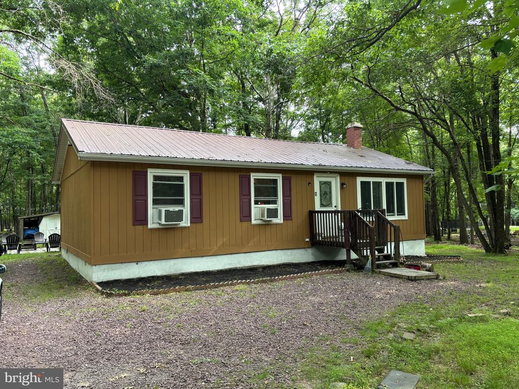 122 HUNTER LANE