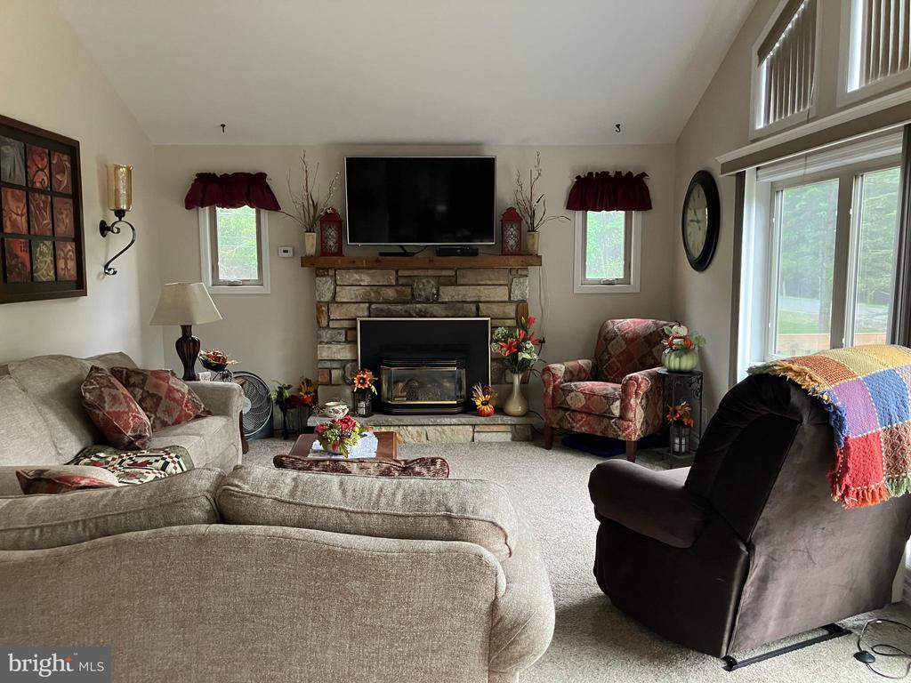 186 Elmwood Dr
