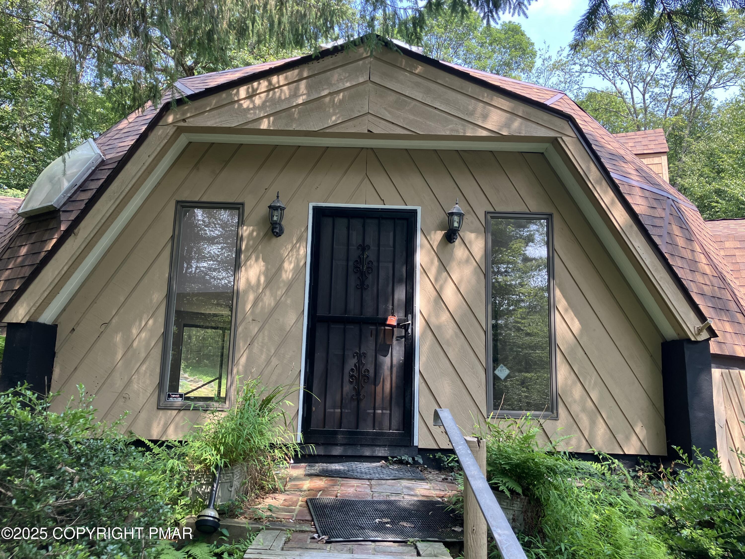 2137 James Way