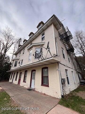 383 Old Route 940, 302