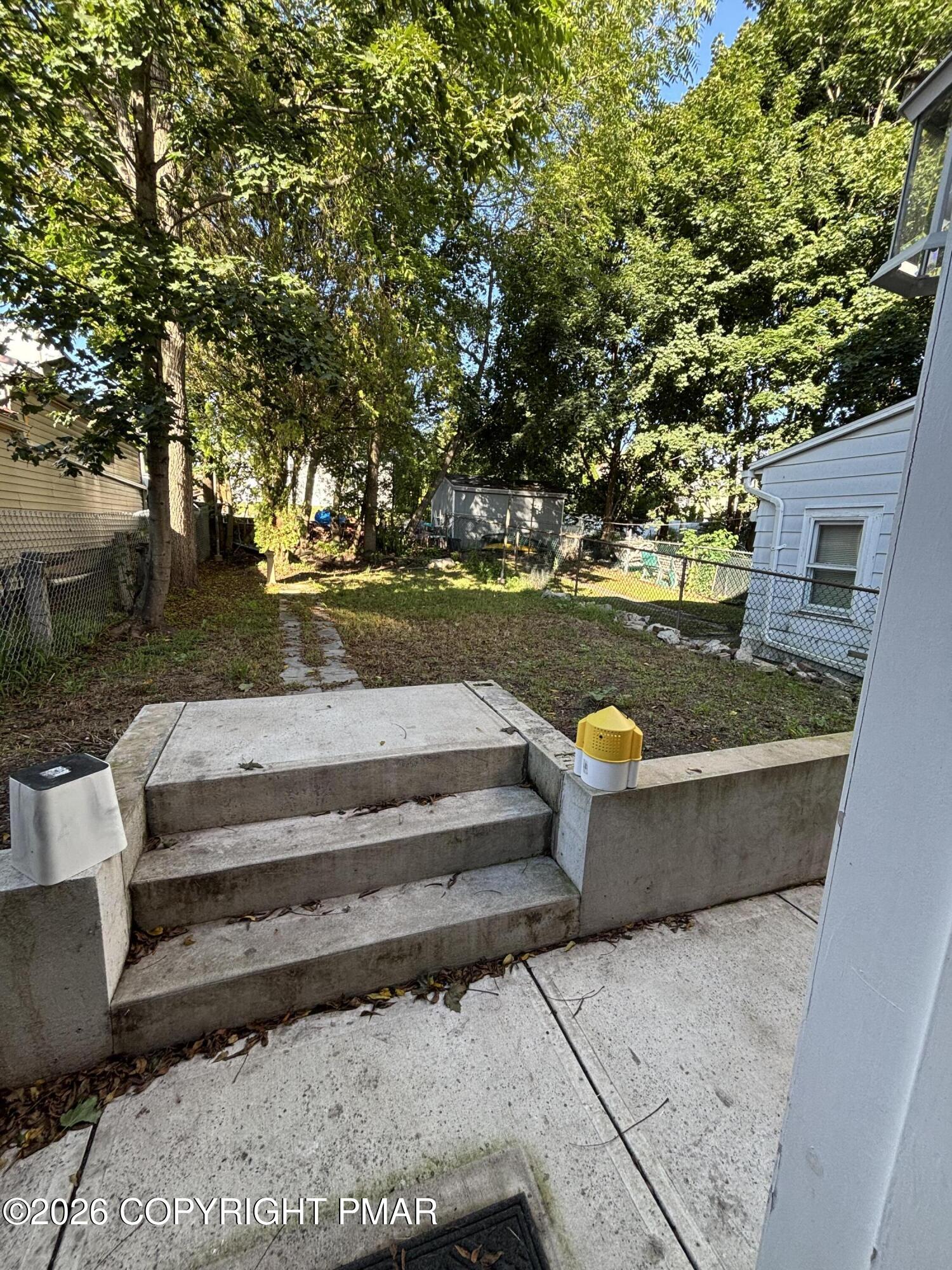 18 W 6th Street