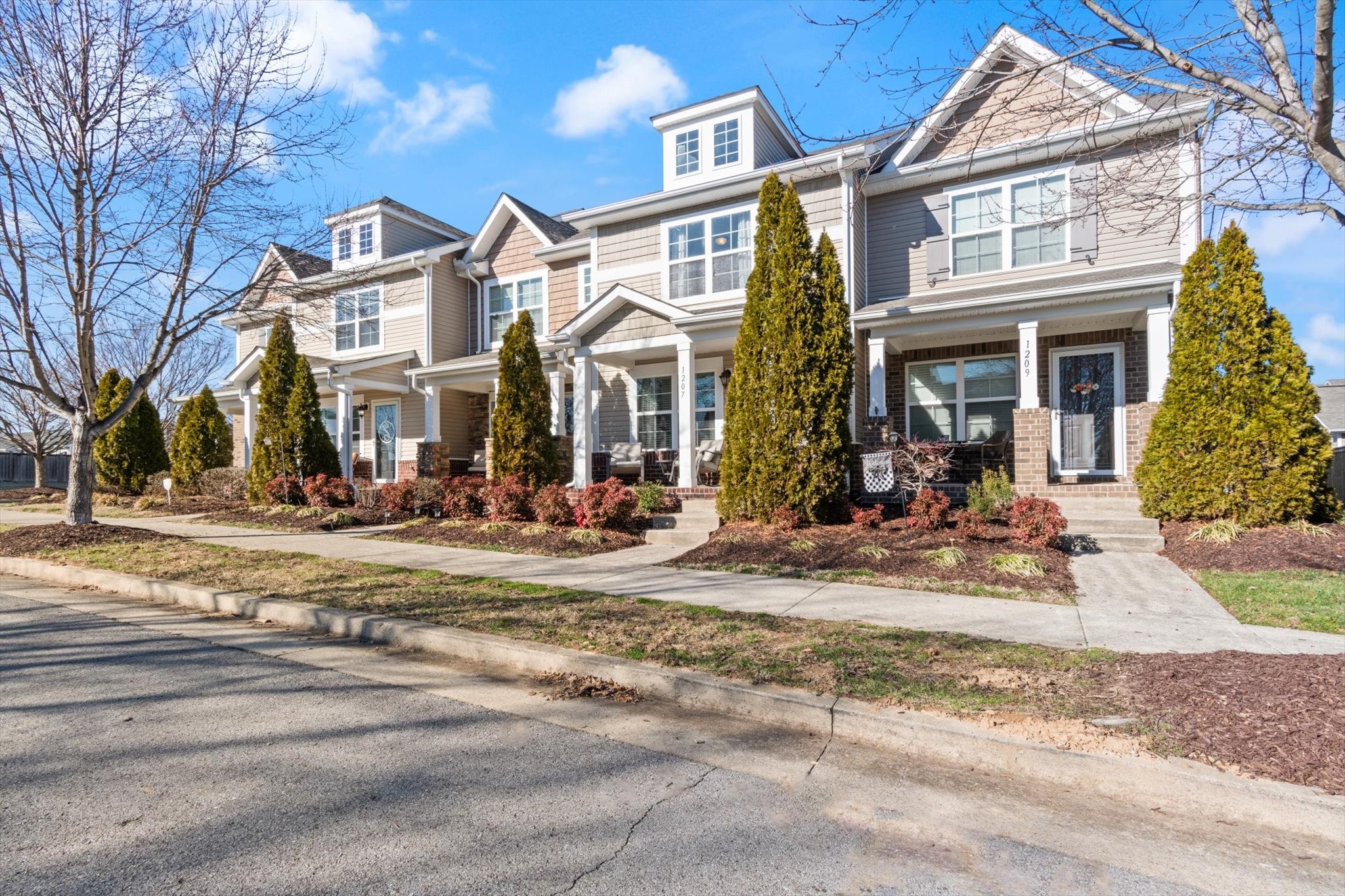 1207 Riverbrook Dr