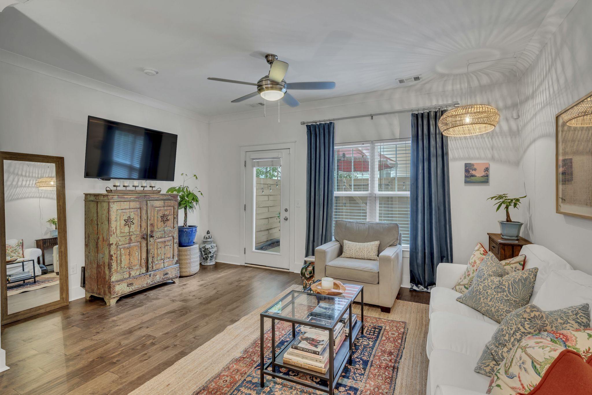 118 W Mill Dr