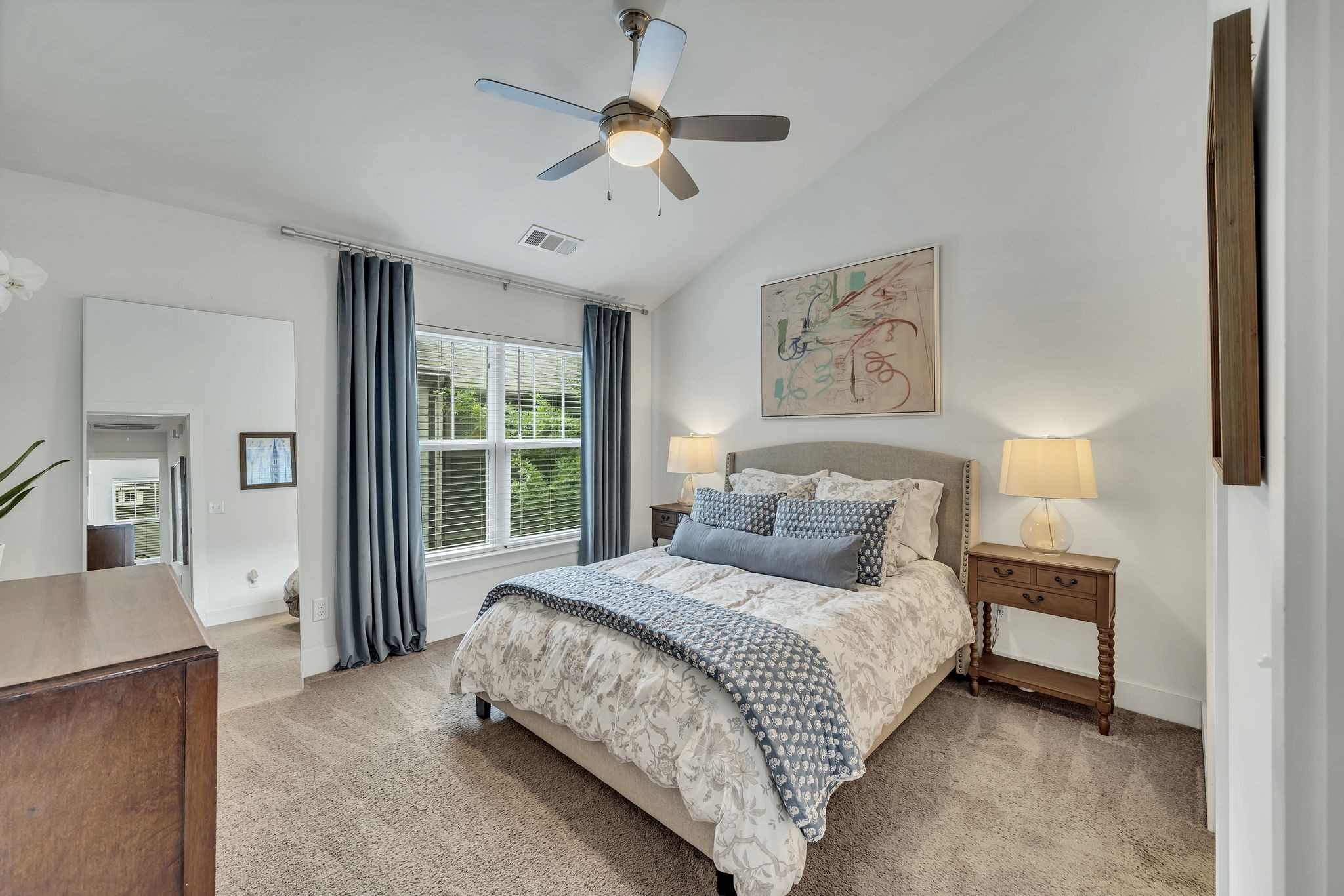 118 W Mill Dr
