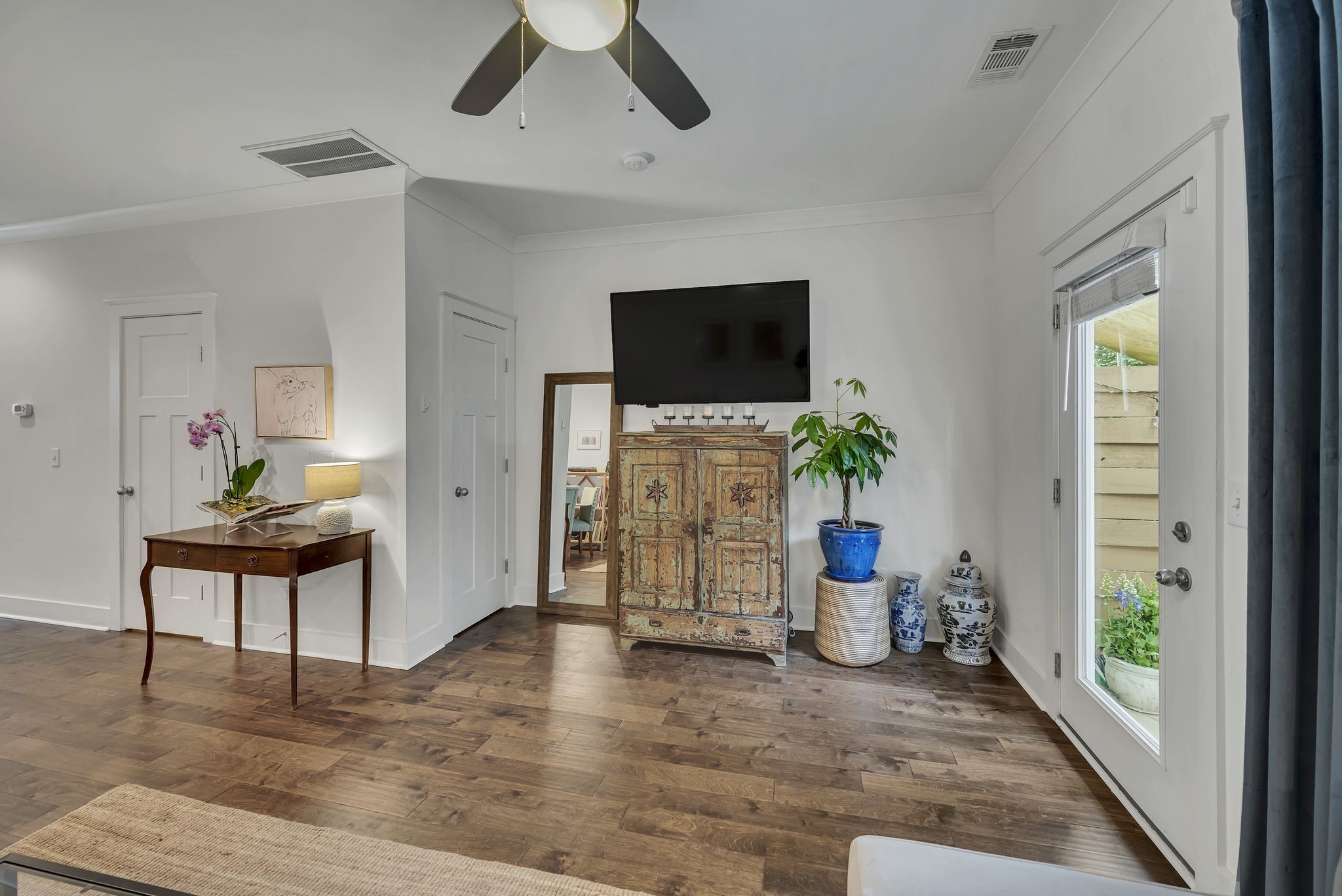 118 W Mill Dr