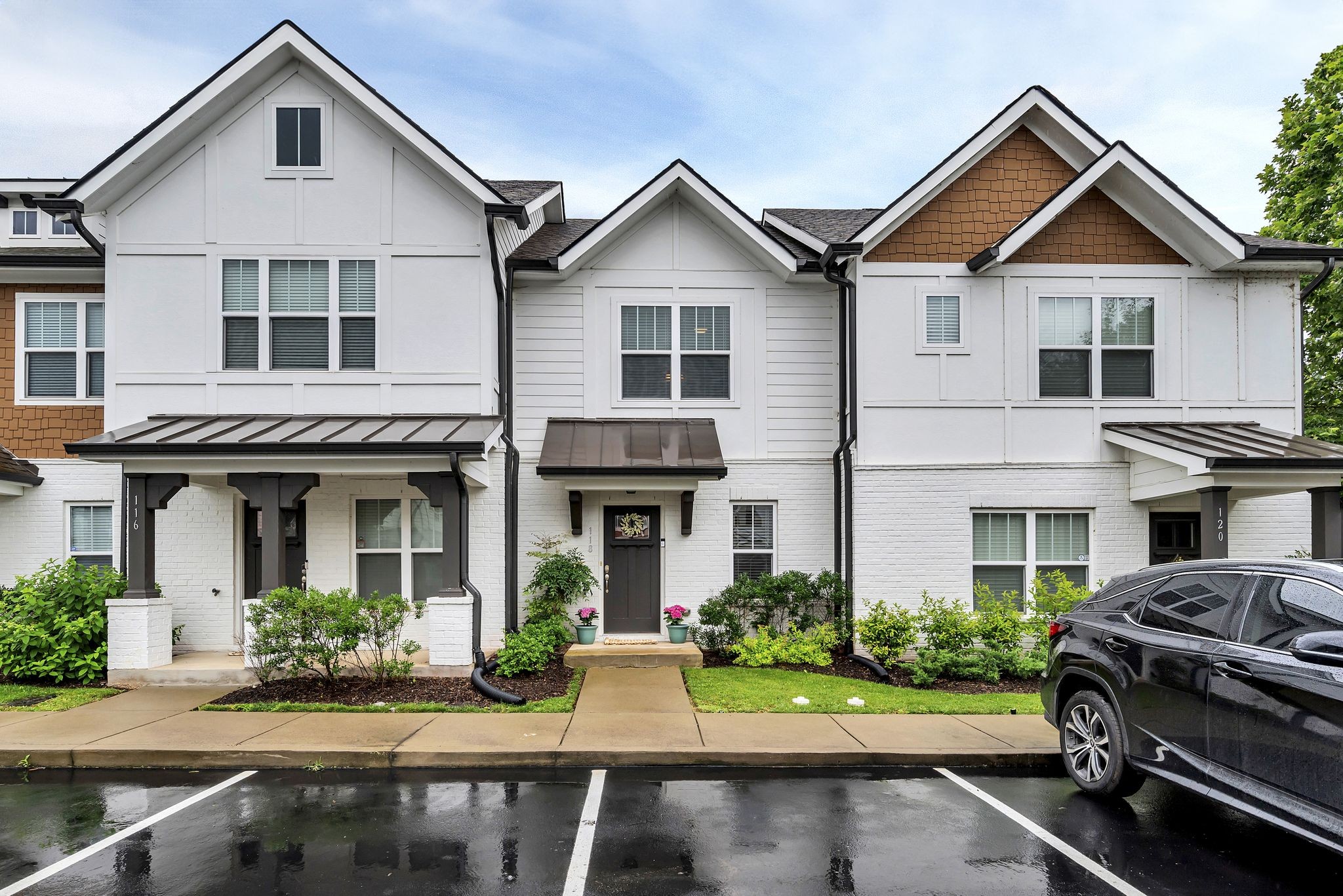 118 W Mill Dr