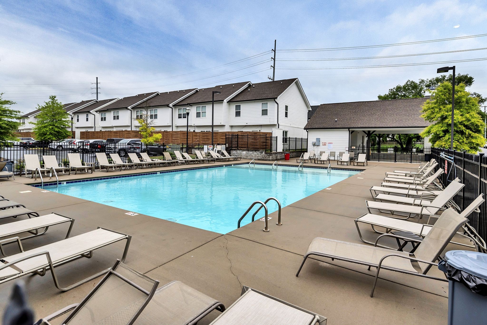 118 W Mill Dr