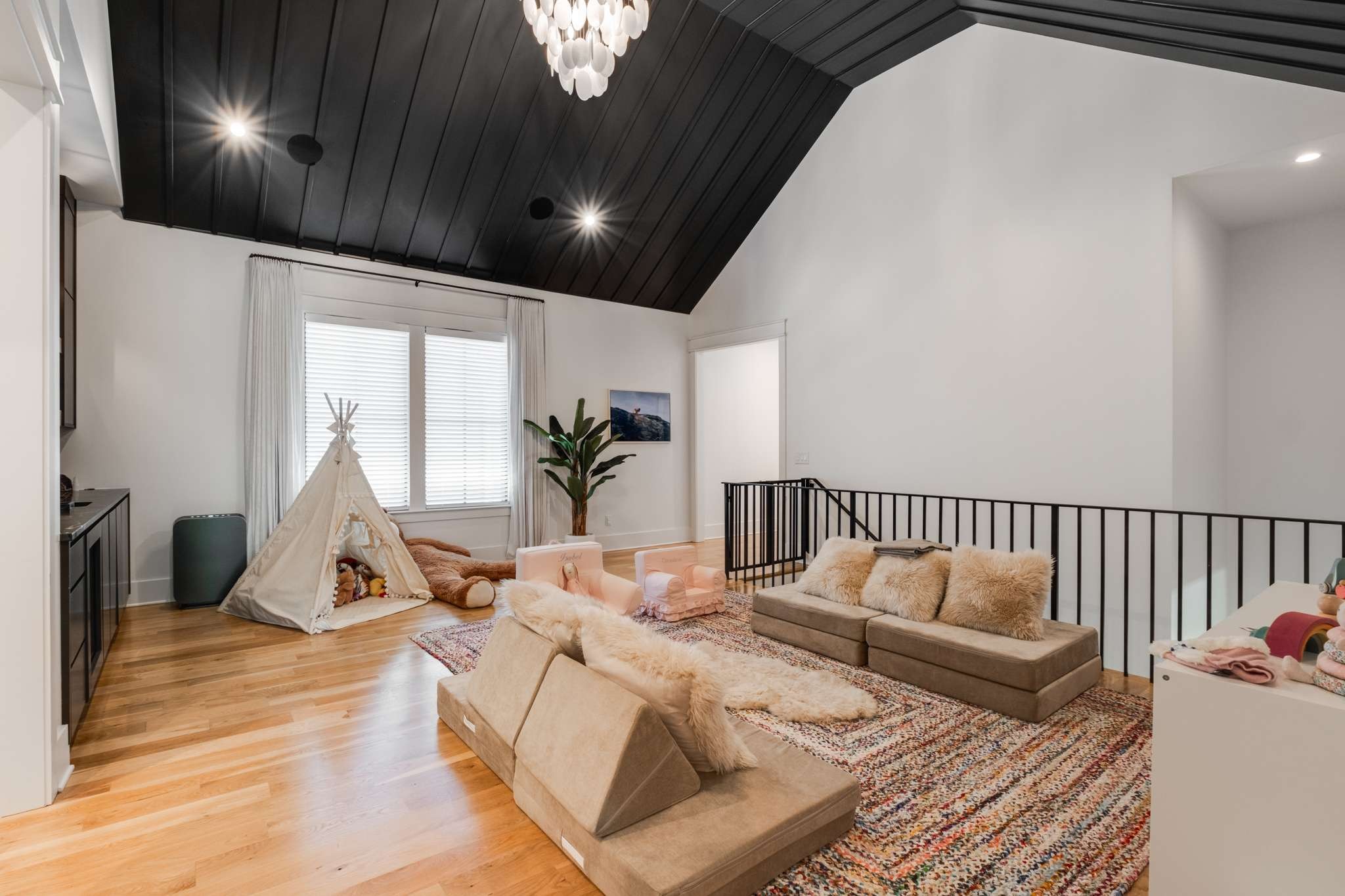 3424 Stokesmont Rd