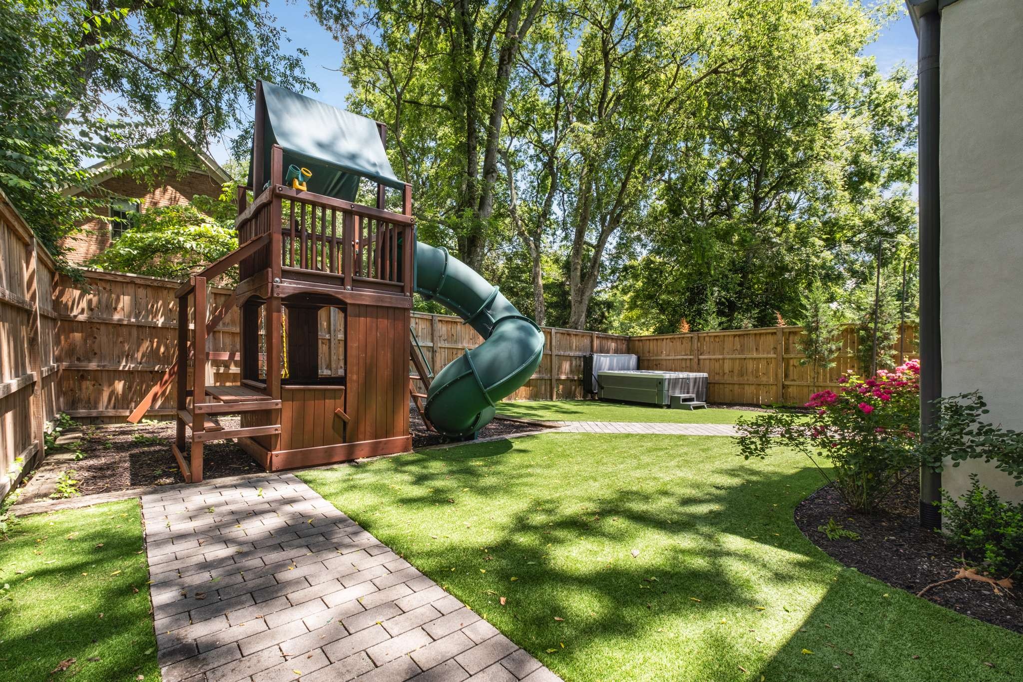 3424 Stokesmont Rd