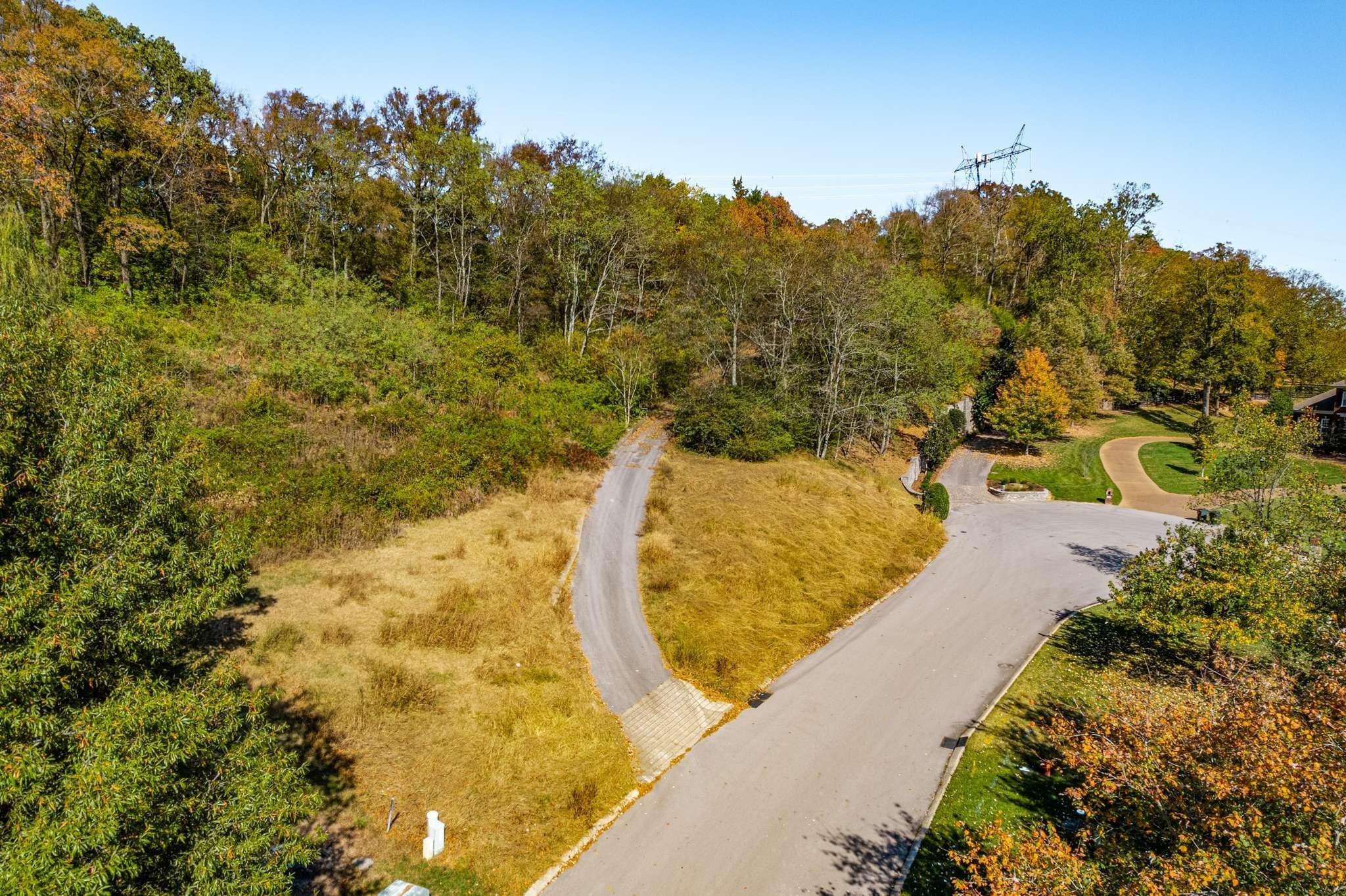 402 Lake Valley Dr