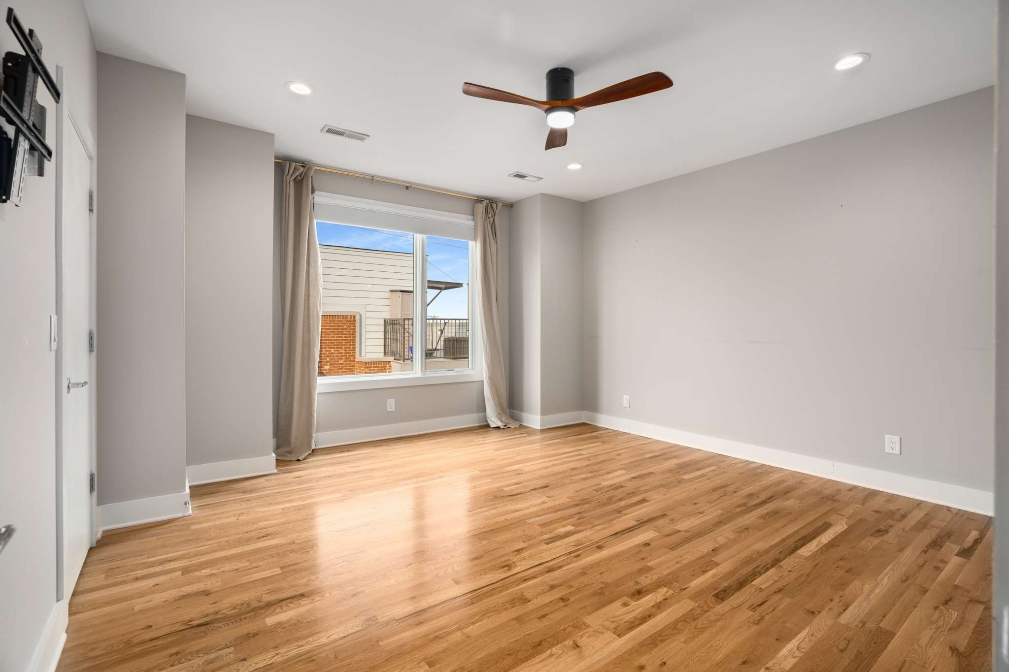 1004 Russell St Unit: 4