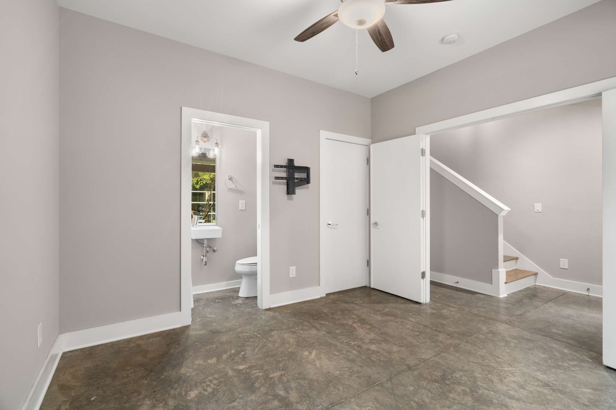 1004 Russell St Unit: 4