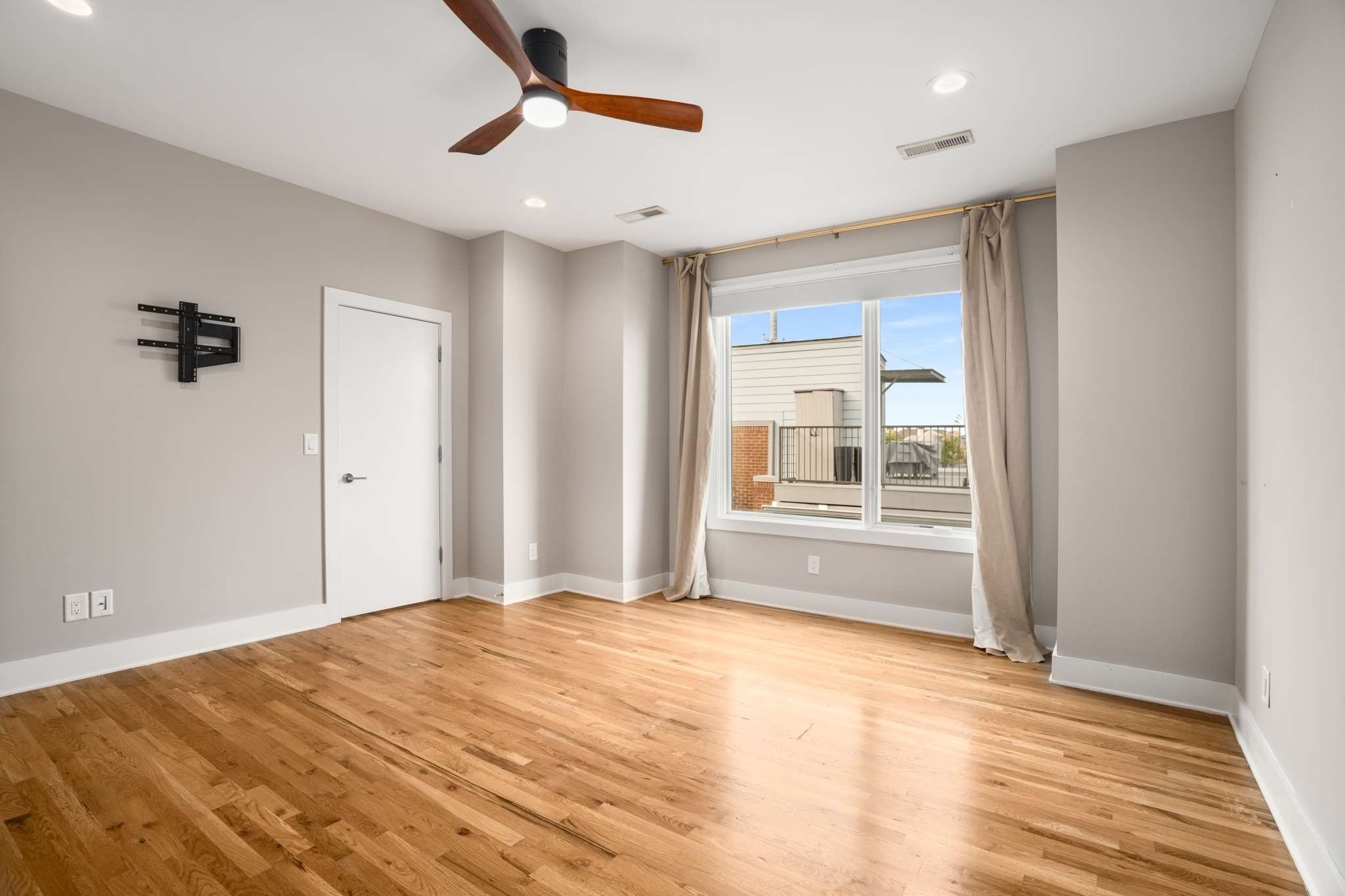 1004 Russell St Unit: 4