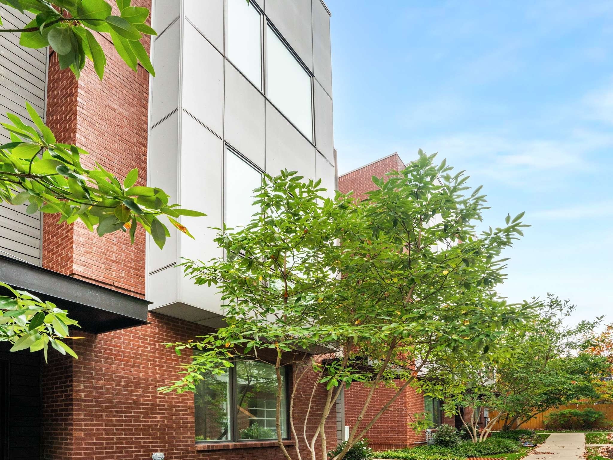1004 Russell St Unit: 4