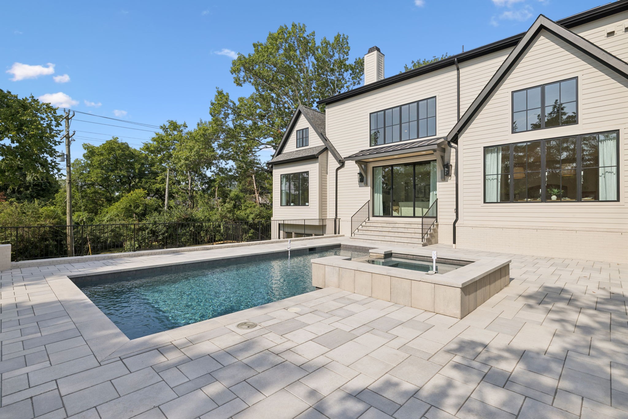 4530 Everett Dr
