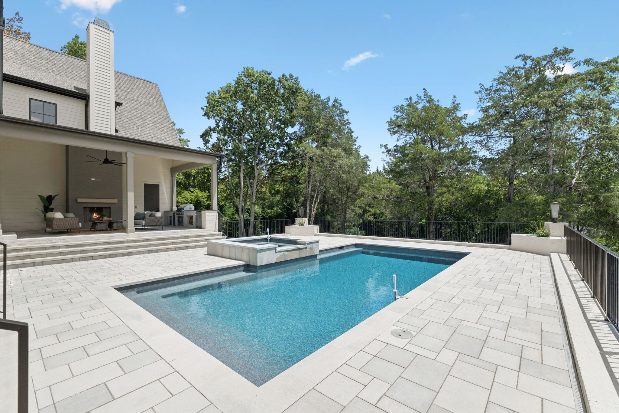 4530 Everett Dr