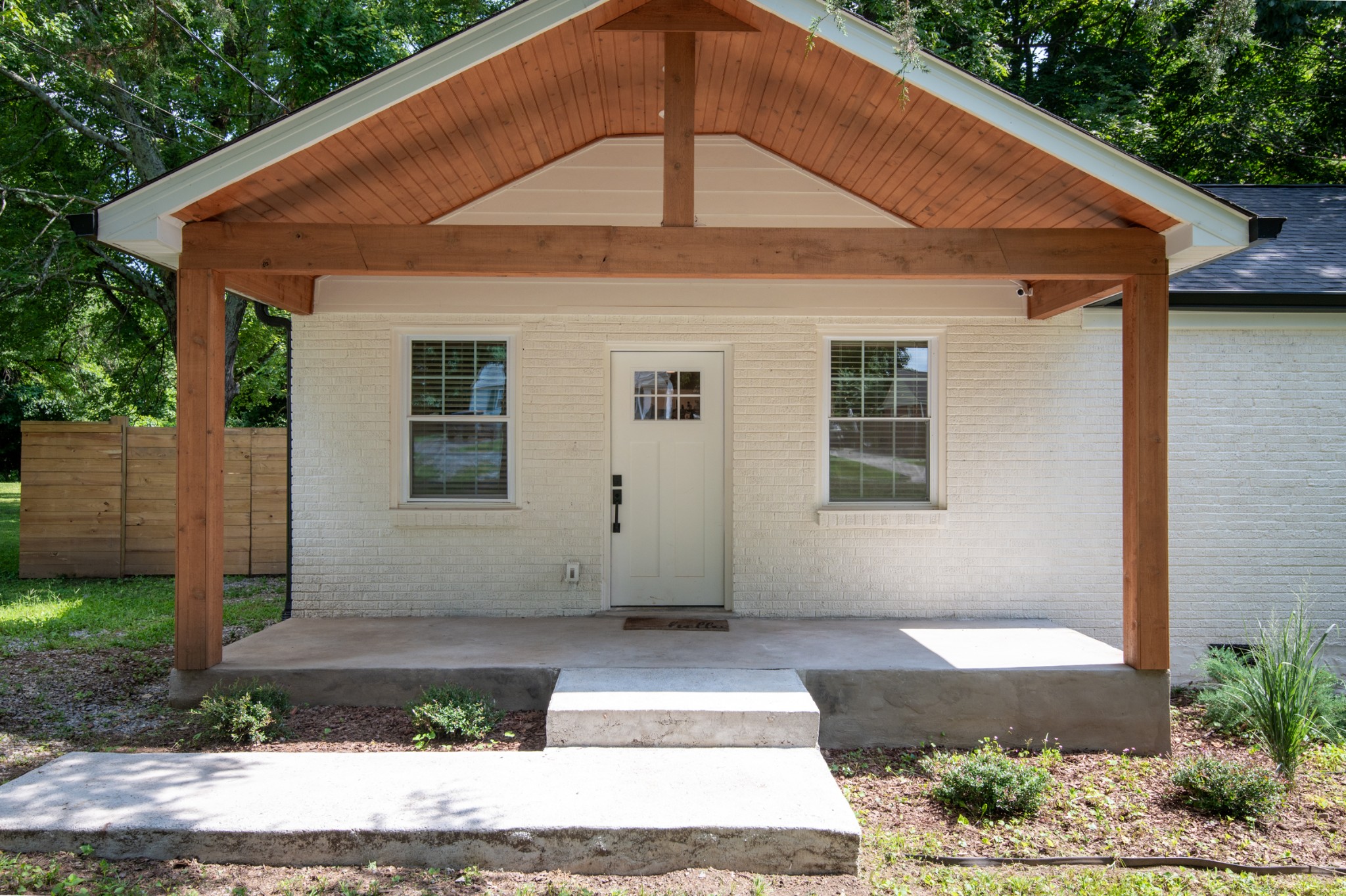 2309 Shadow Ln