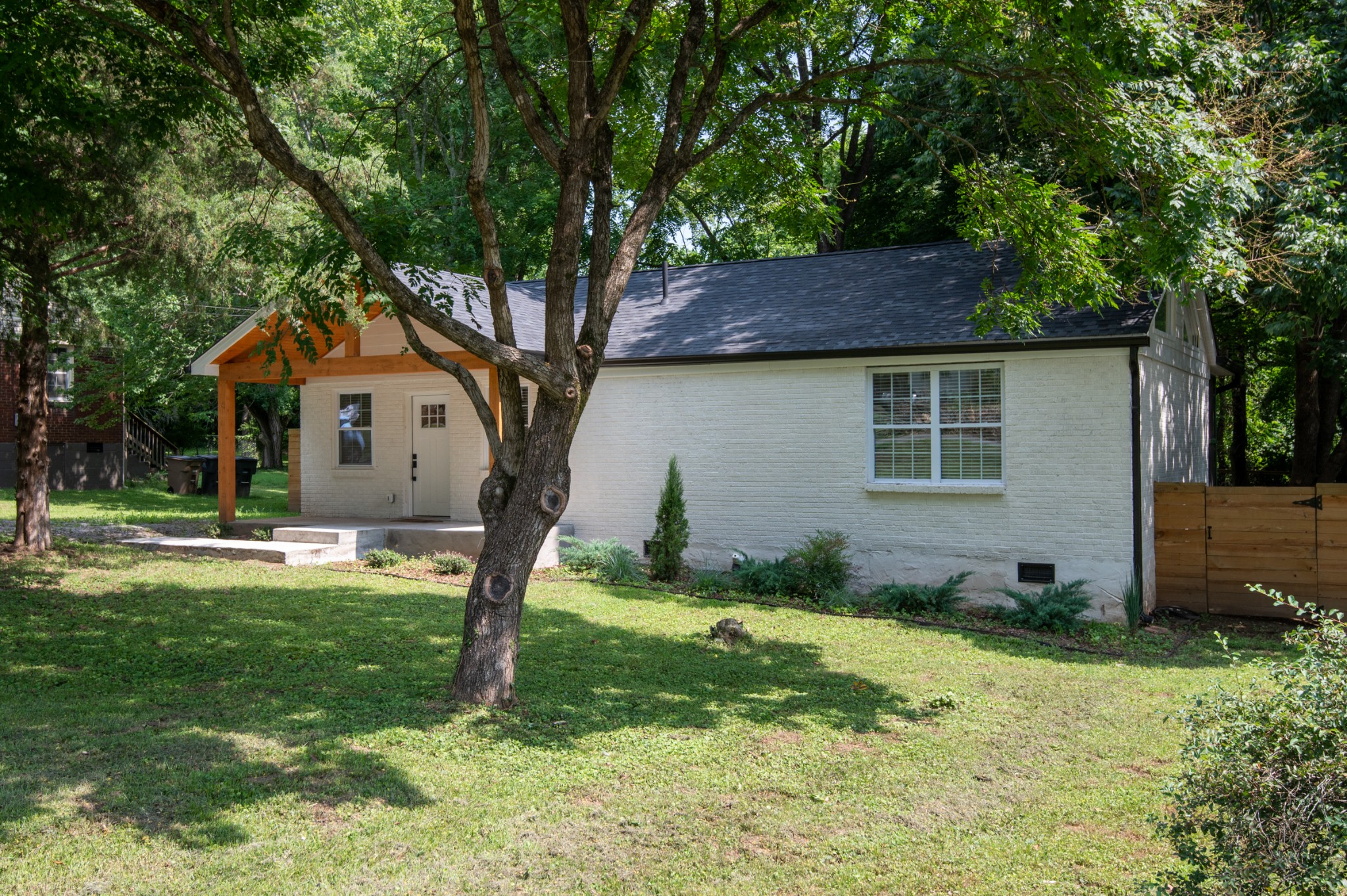 2309 Shadow Ln