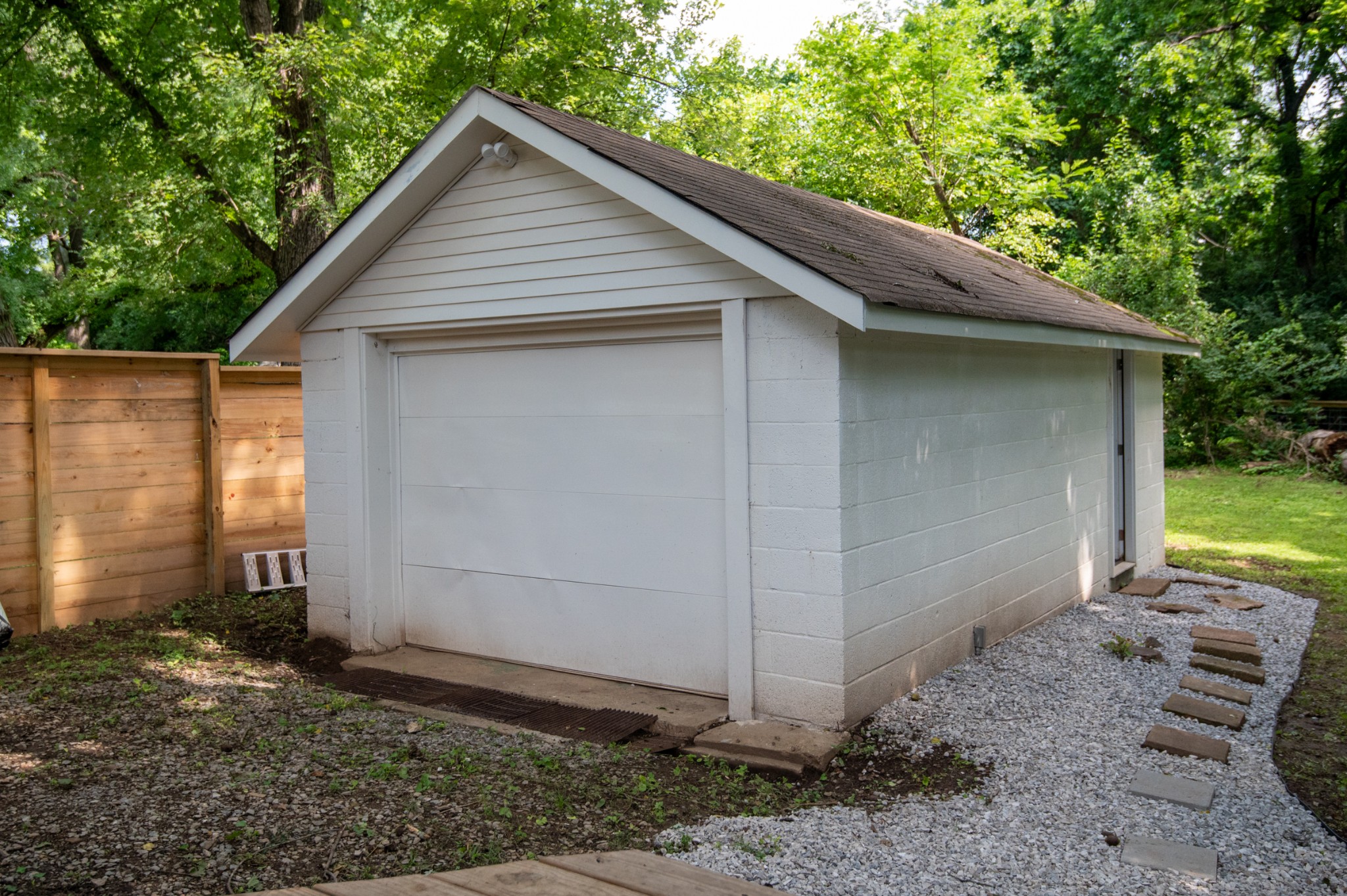 2309 Shadow Ln