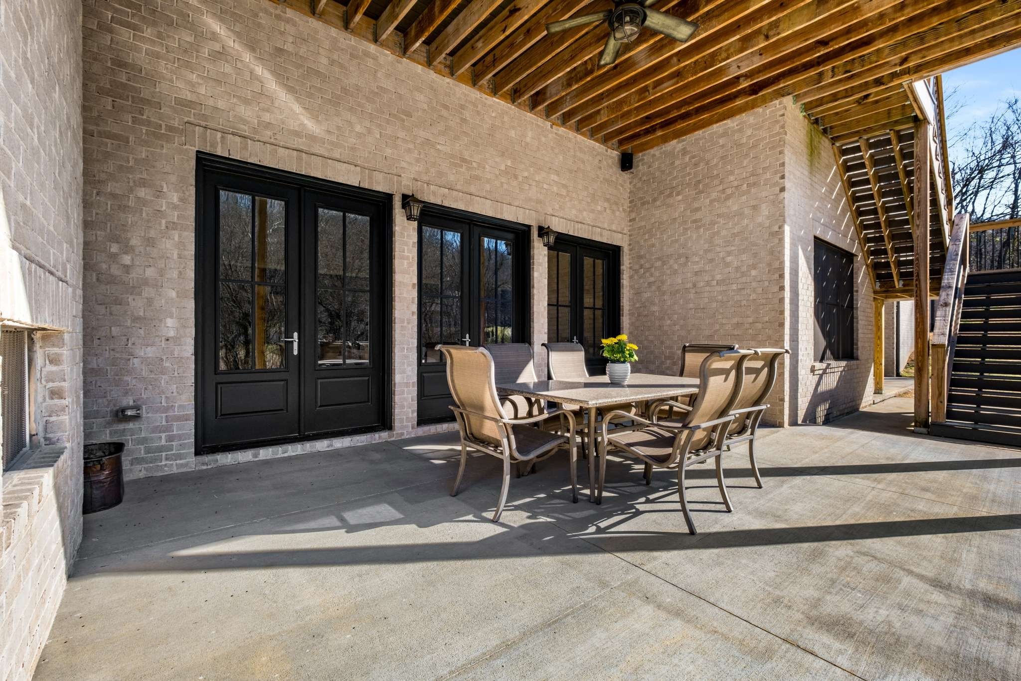 1236 Saxon Dr