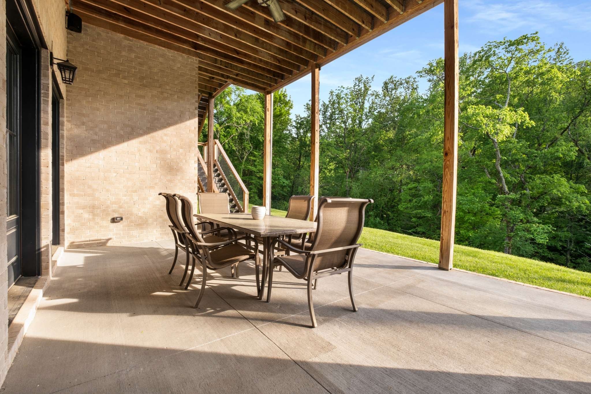 1236 Saxon Dr
