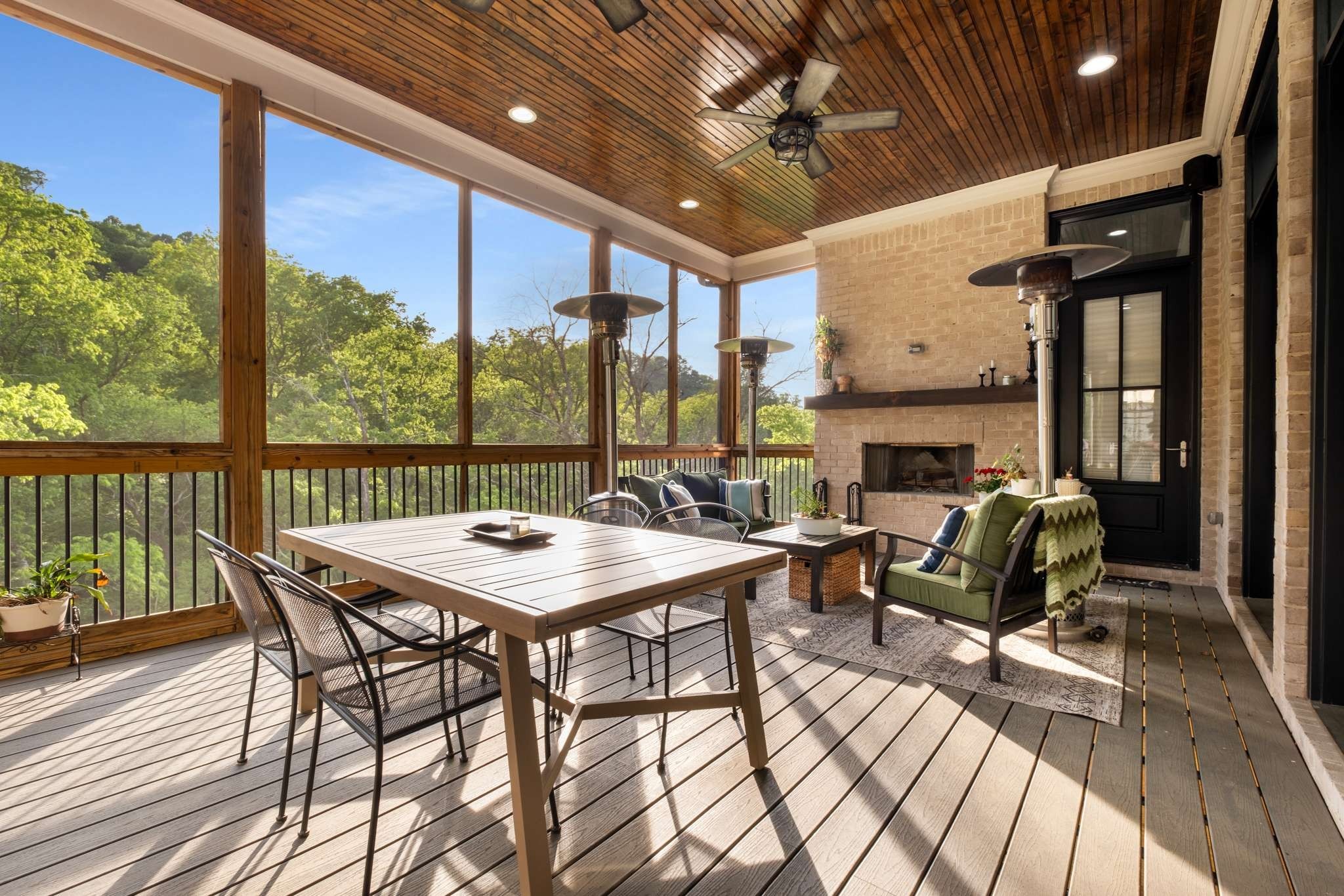 1236 Saxon Dr