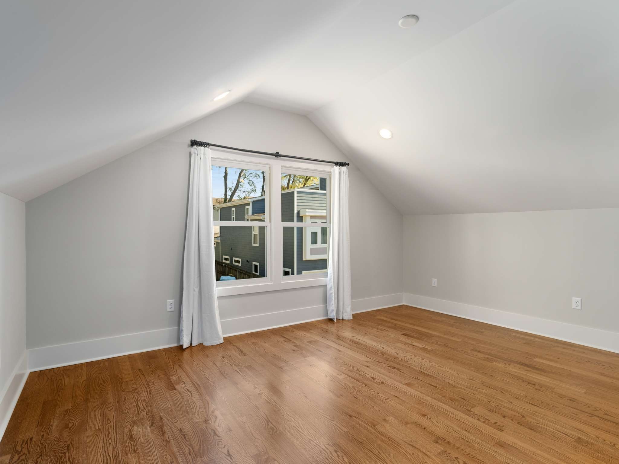 2310 Vaulx Ln