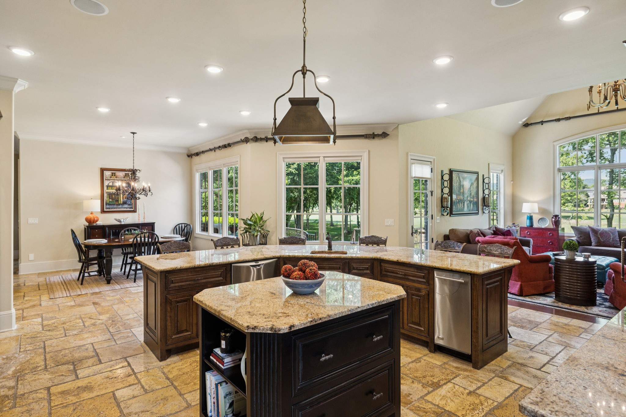 5230 Lysander Ln