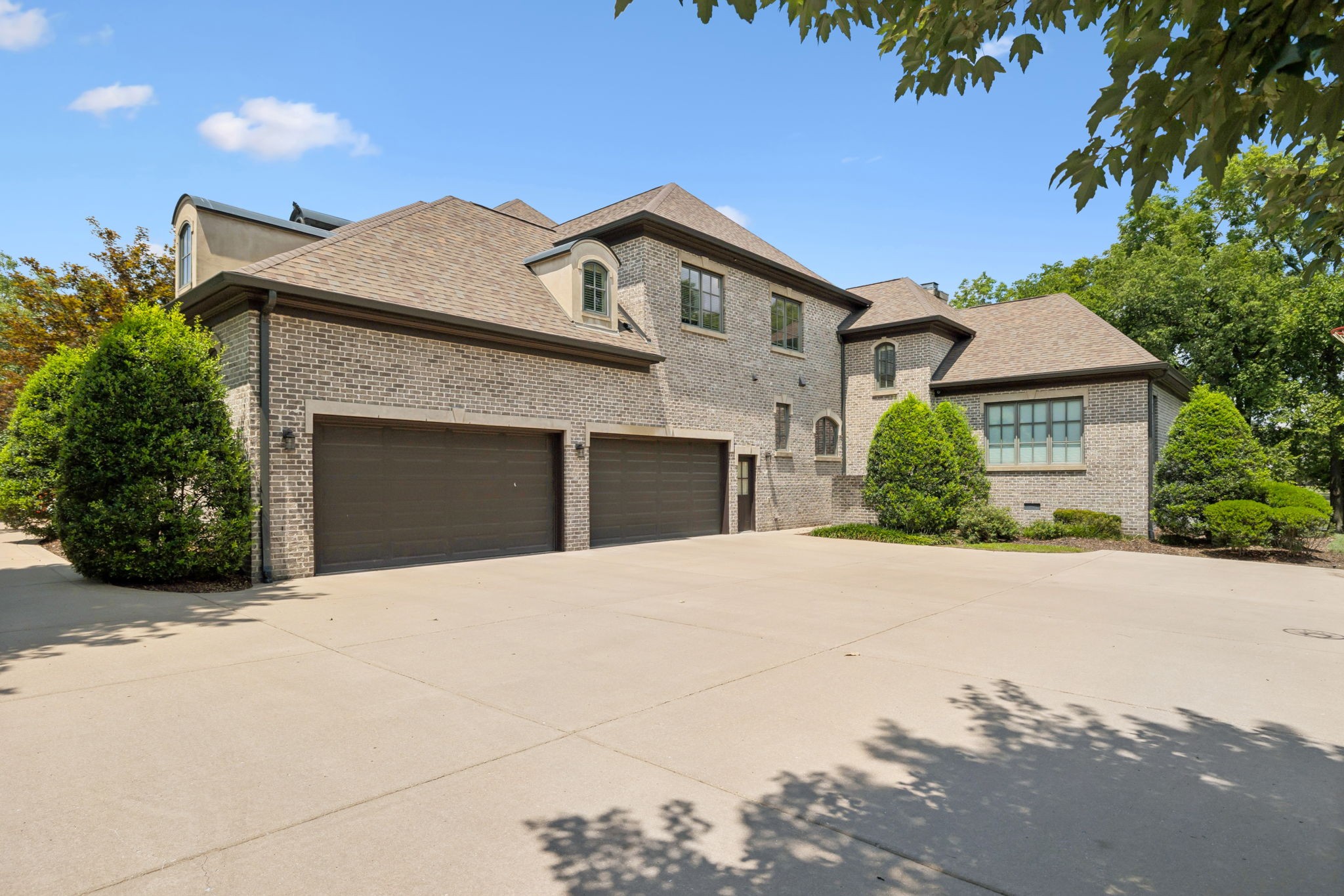 5230 Lysander Ln