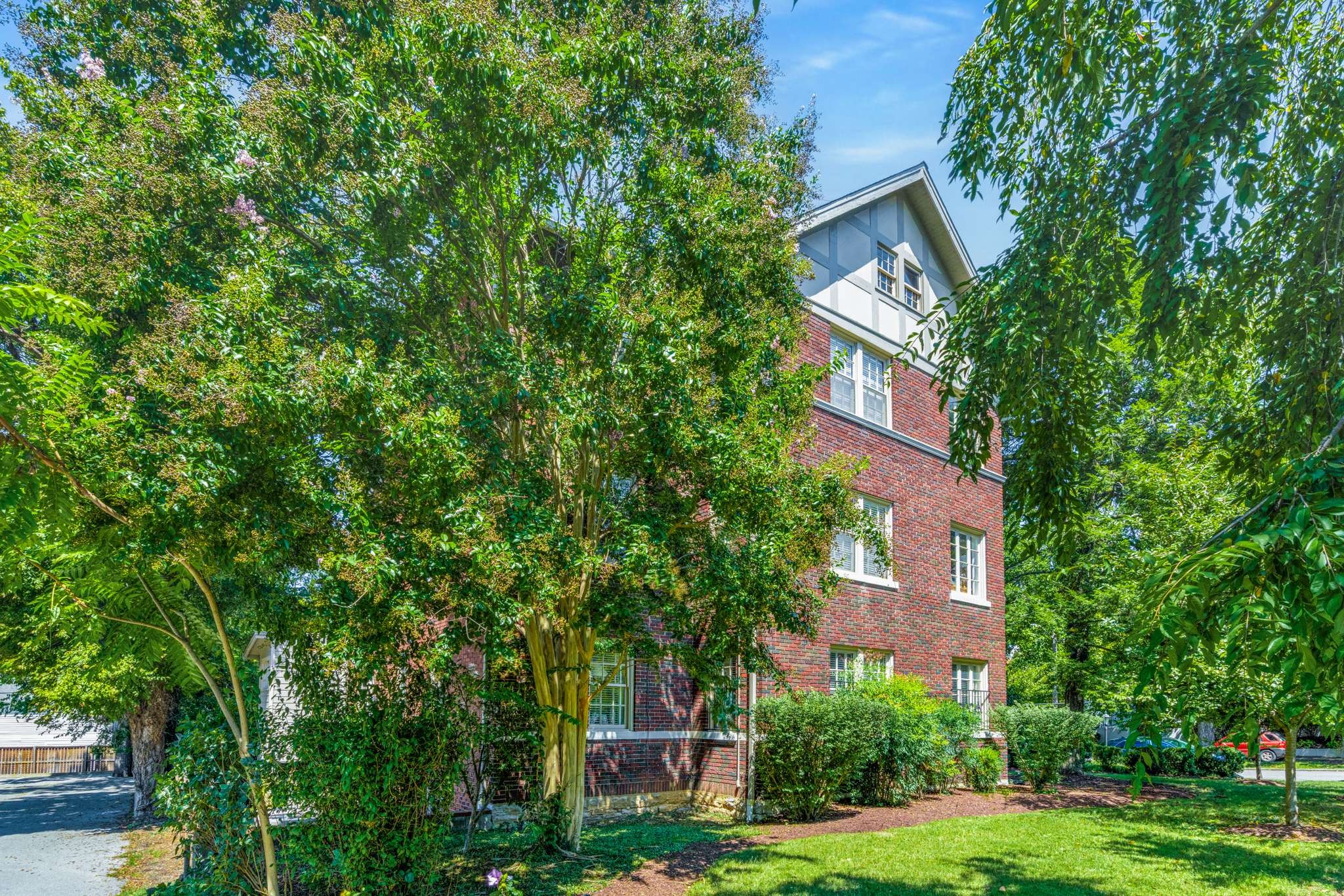 3800 West End Ave Unit: 7