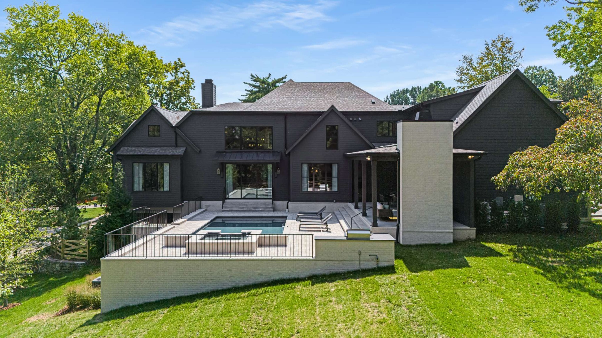 894 Van Leer Dr