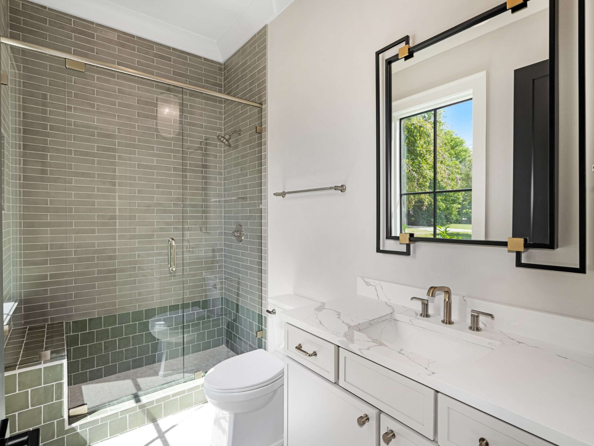 894 Van Leer Dr