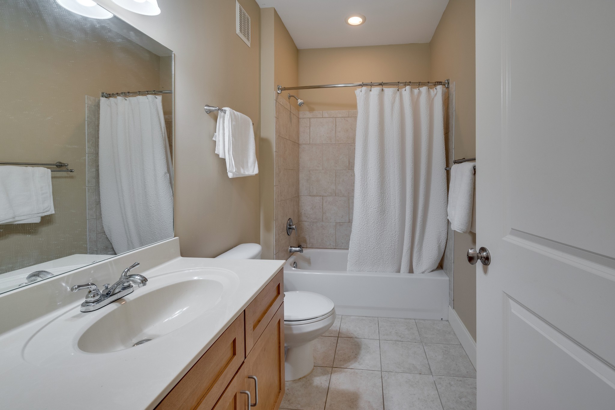 3127 Long Blvd Unit: 201