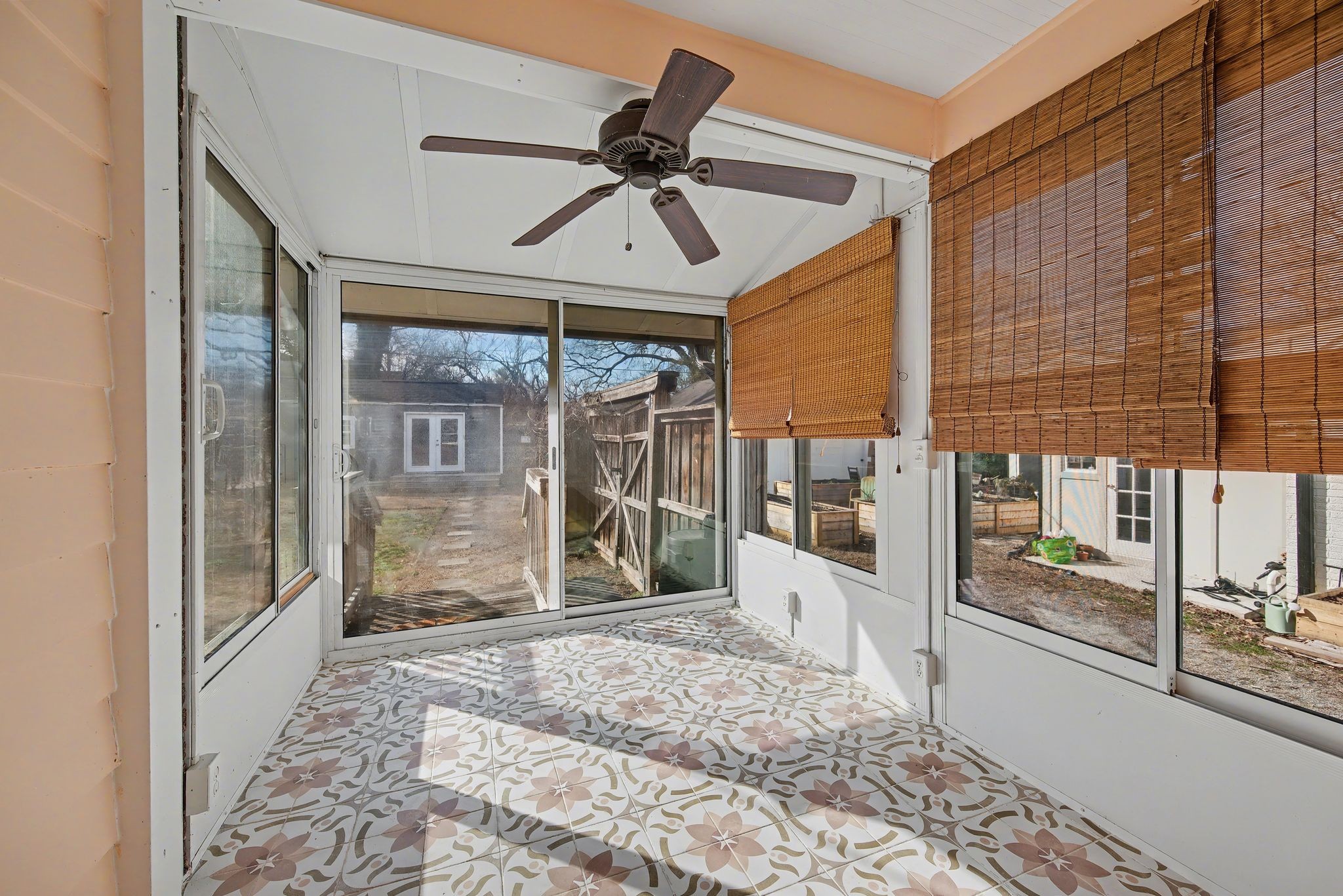 1124 Sunnymeade Dr