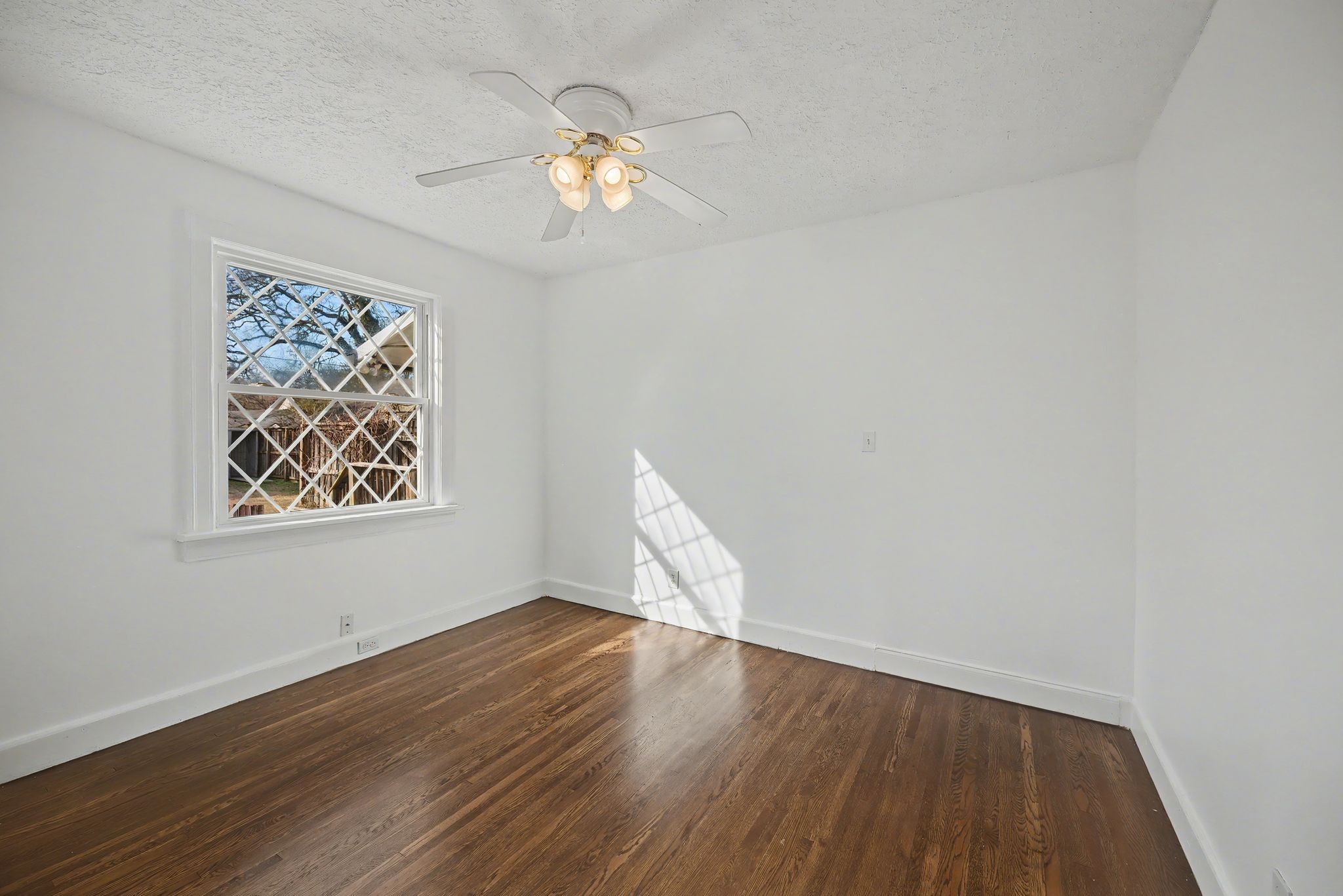 1124 Sunnymeade Dr