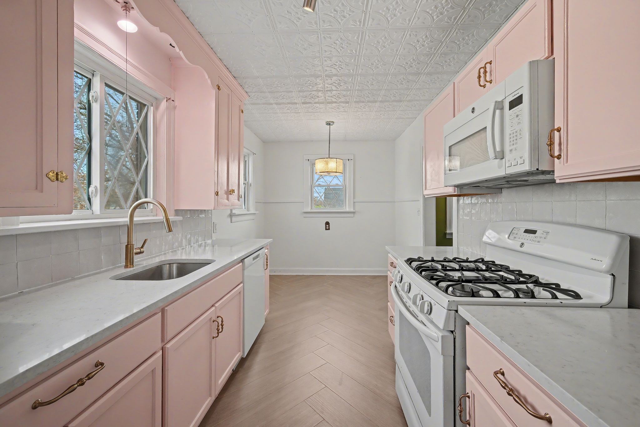 1124 Sunnymeade Dr