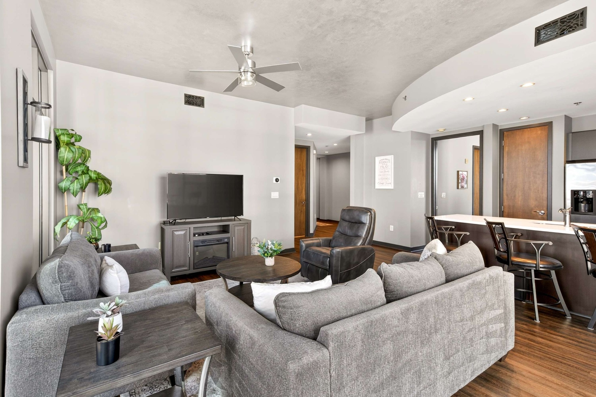 1510 Demonbreun St Unit: 904