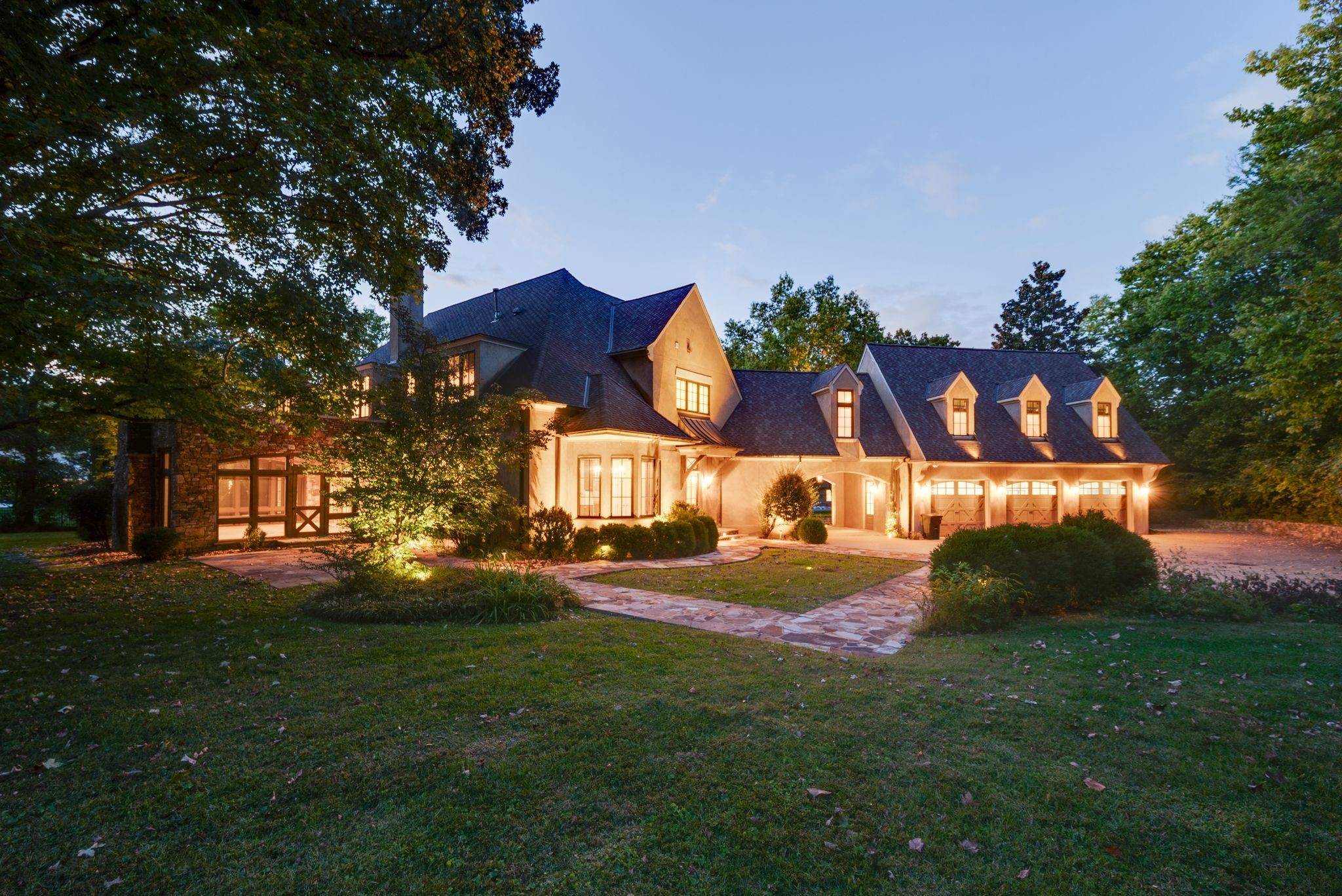 1011 Gateway Ln