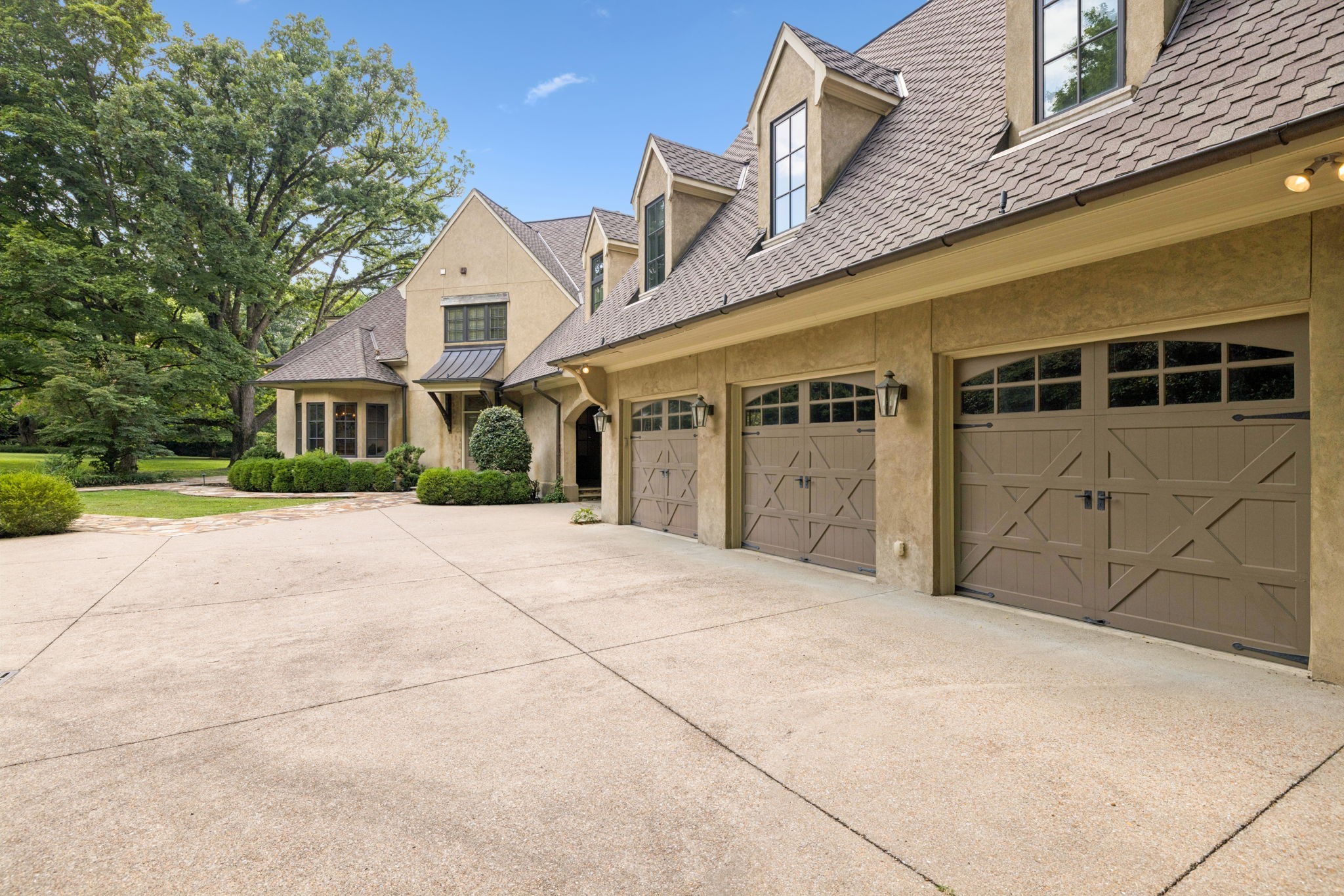 1011 Gateway Ln