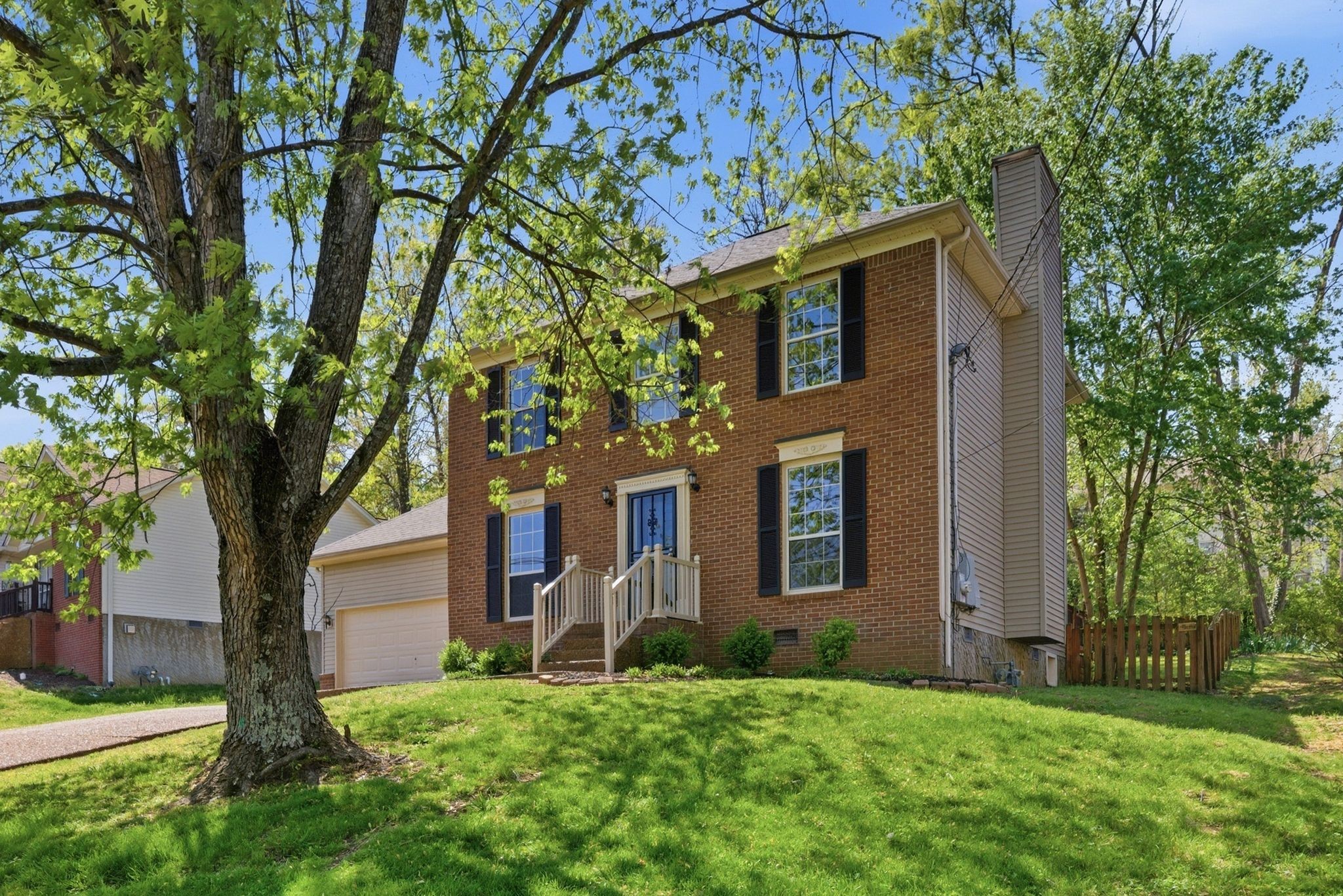 2711 Leesa Ann Ln