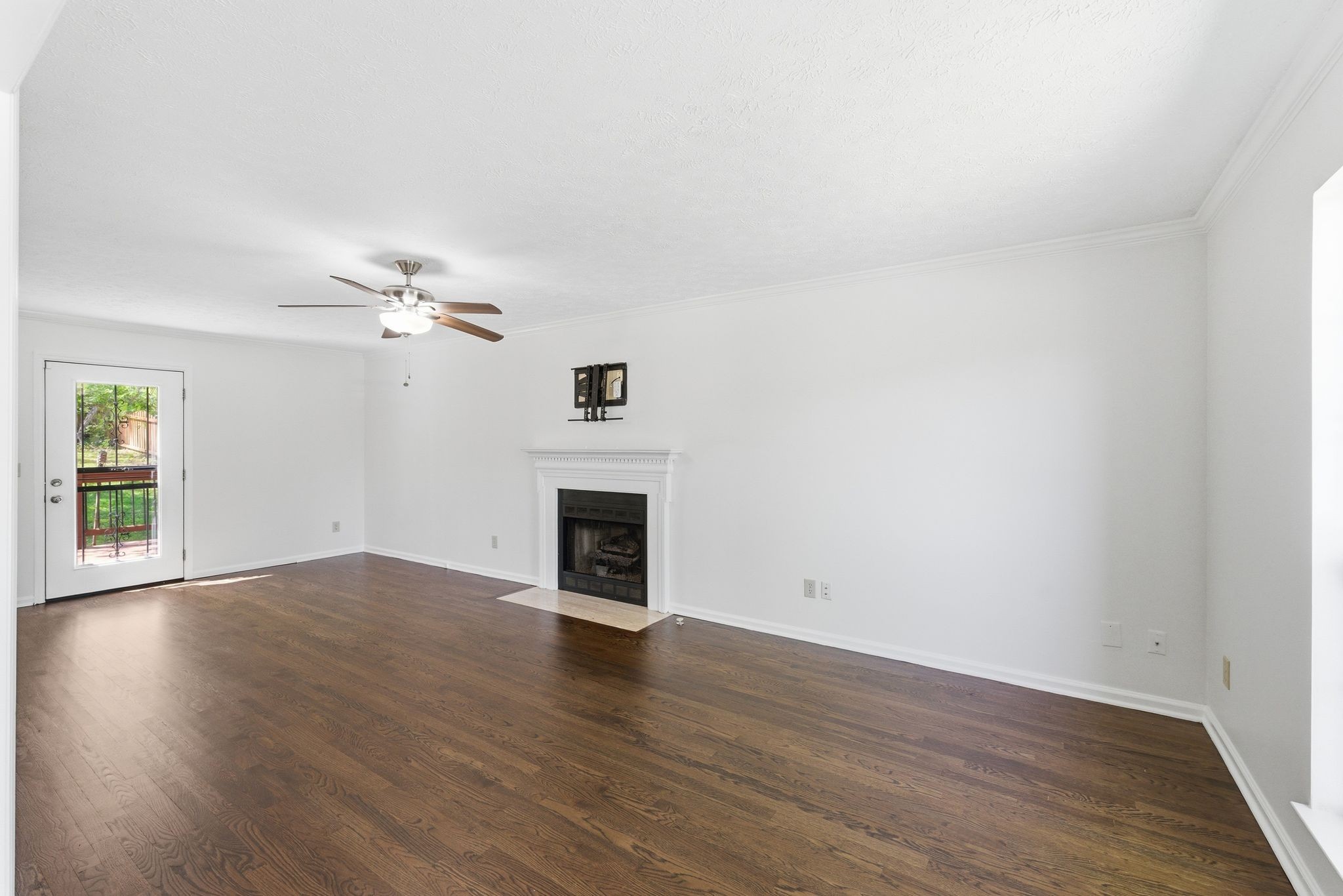 2711 Leesa Ann Ln