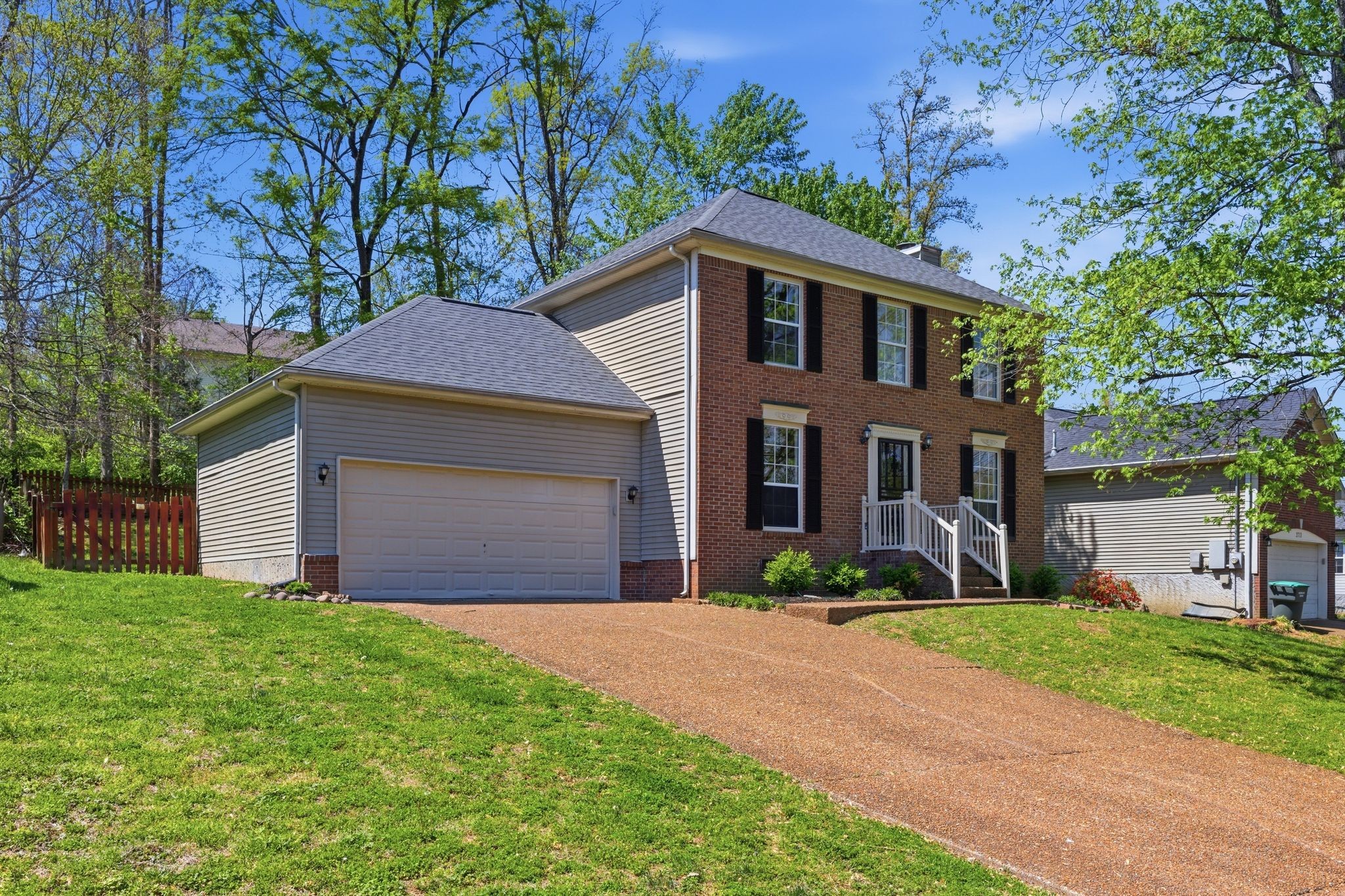 2711 Leesa Ann Ln