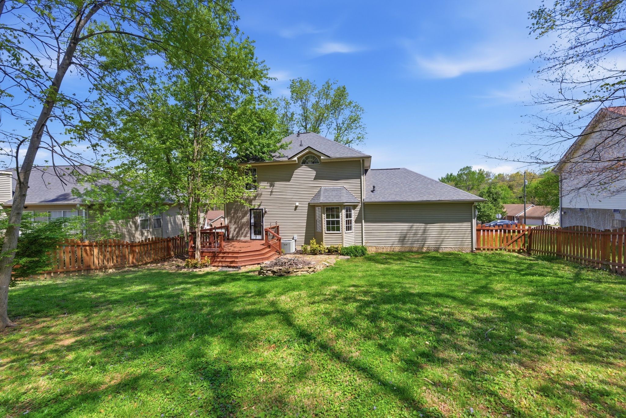 2711 Leesa Ann Ln