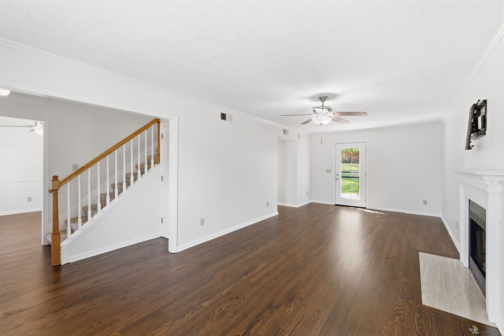 2711 Leesa Ann Ln