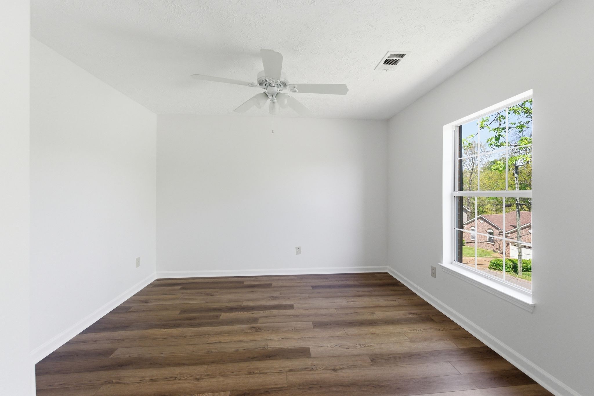 2711 Leesa Ann Ln