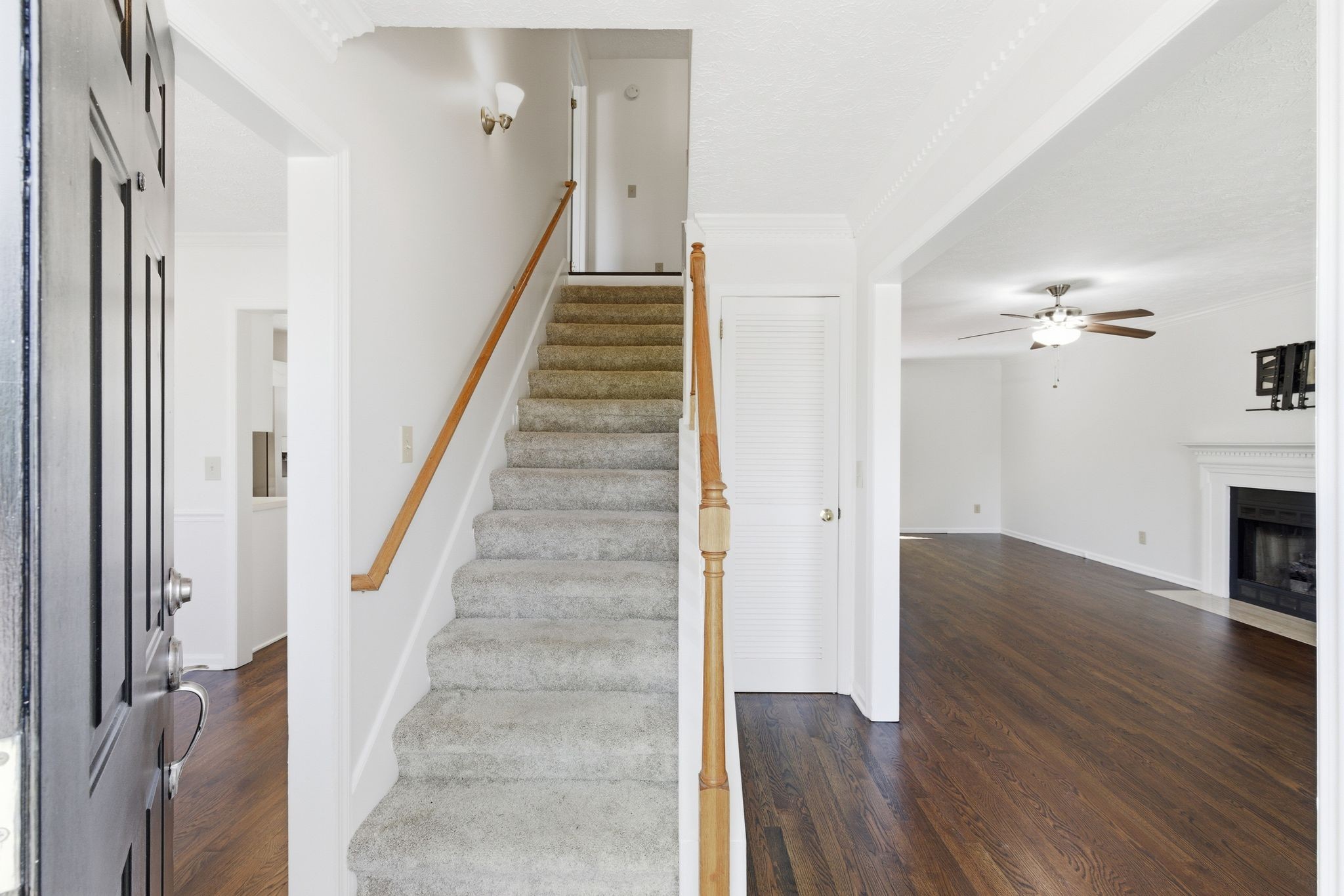 2711 Leesa Ann Ln